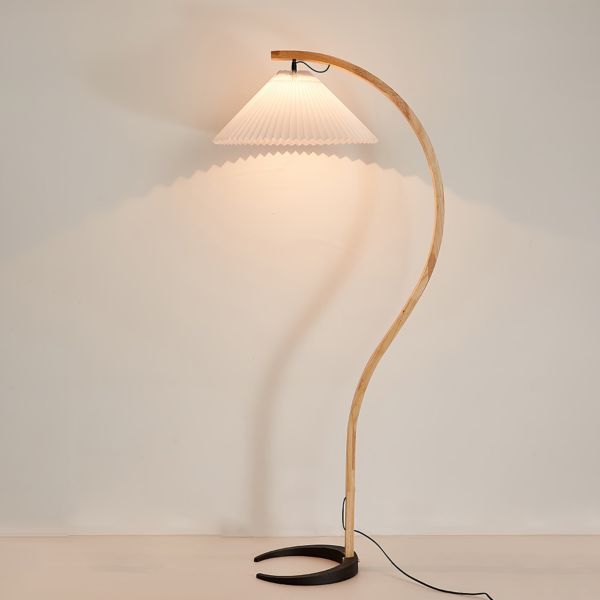 Caprani Floor Lamp - Cueteks