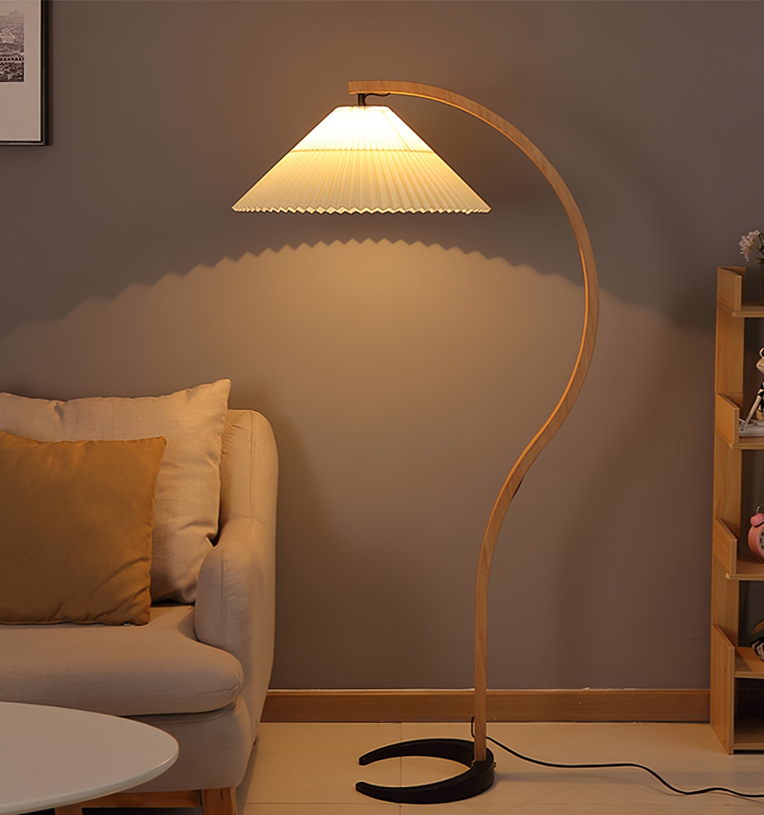 Caprani Floor Lamp - Cueteks