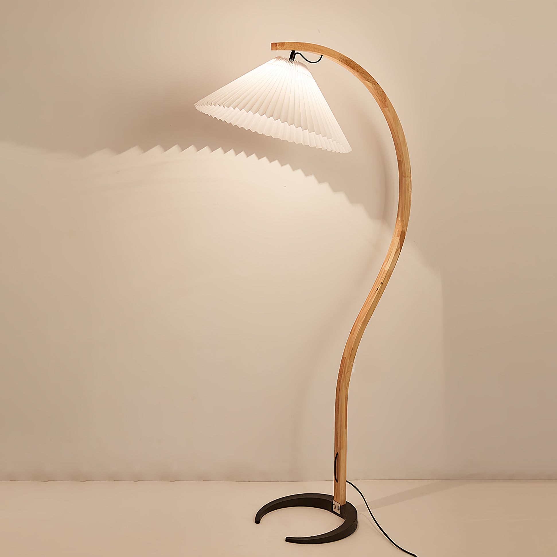 Caprani Floor Lamp - Cueteks