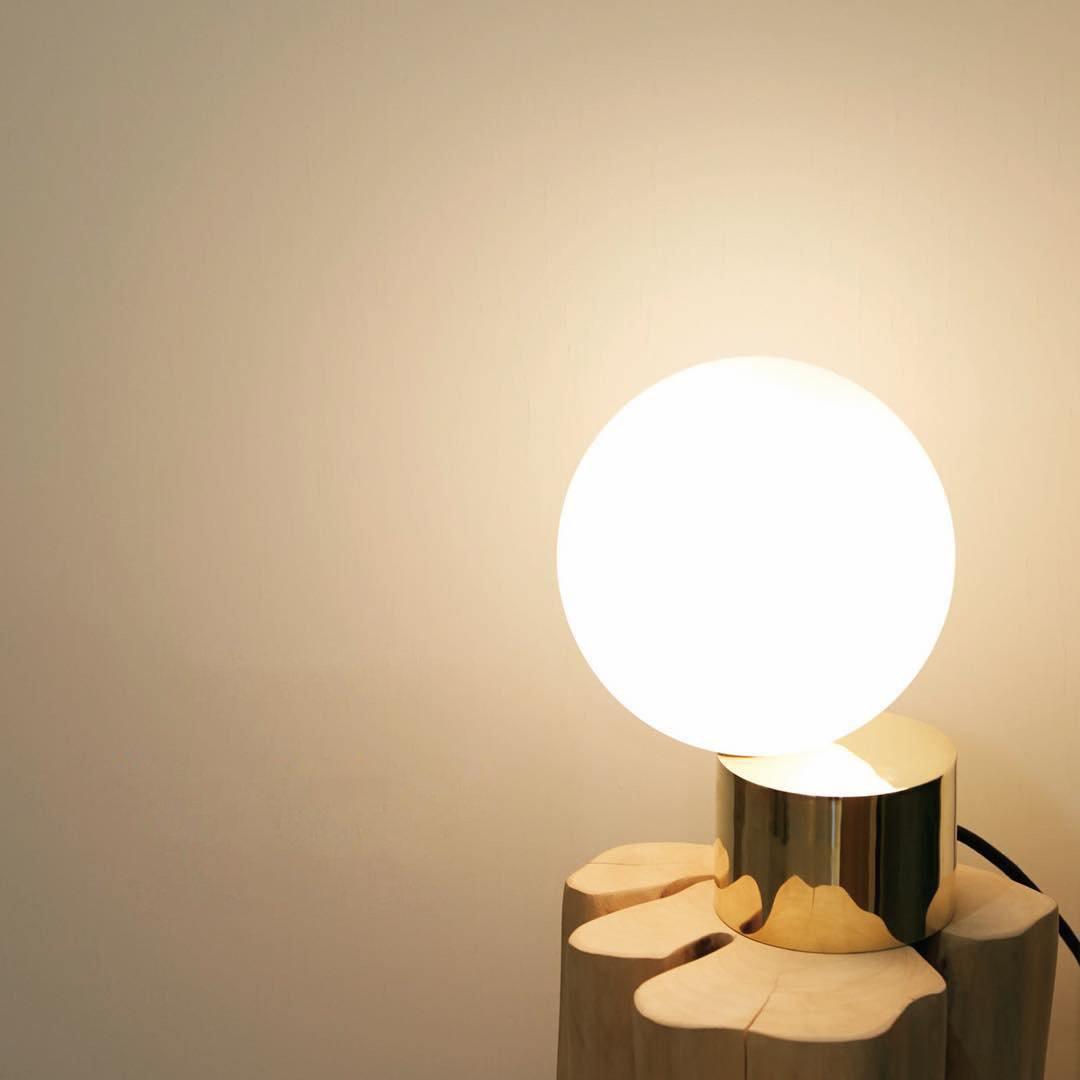 Tip of The Tongue Table Lamp - Cueteks