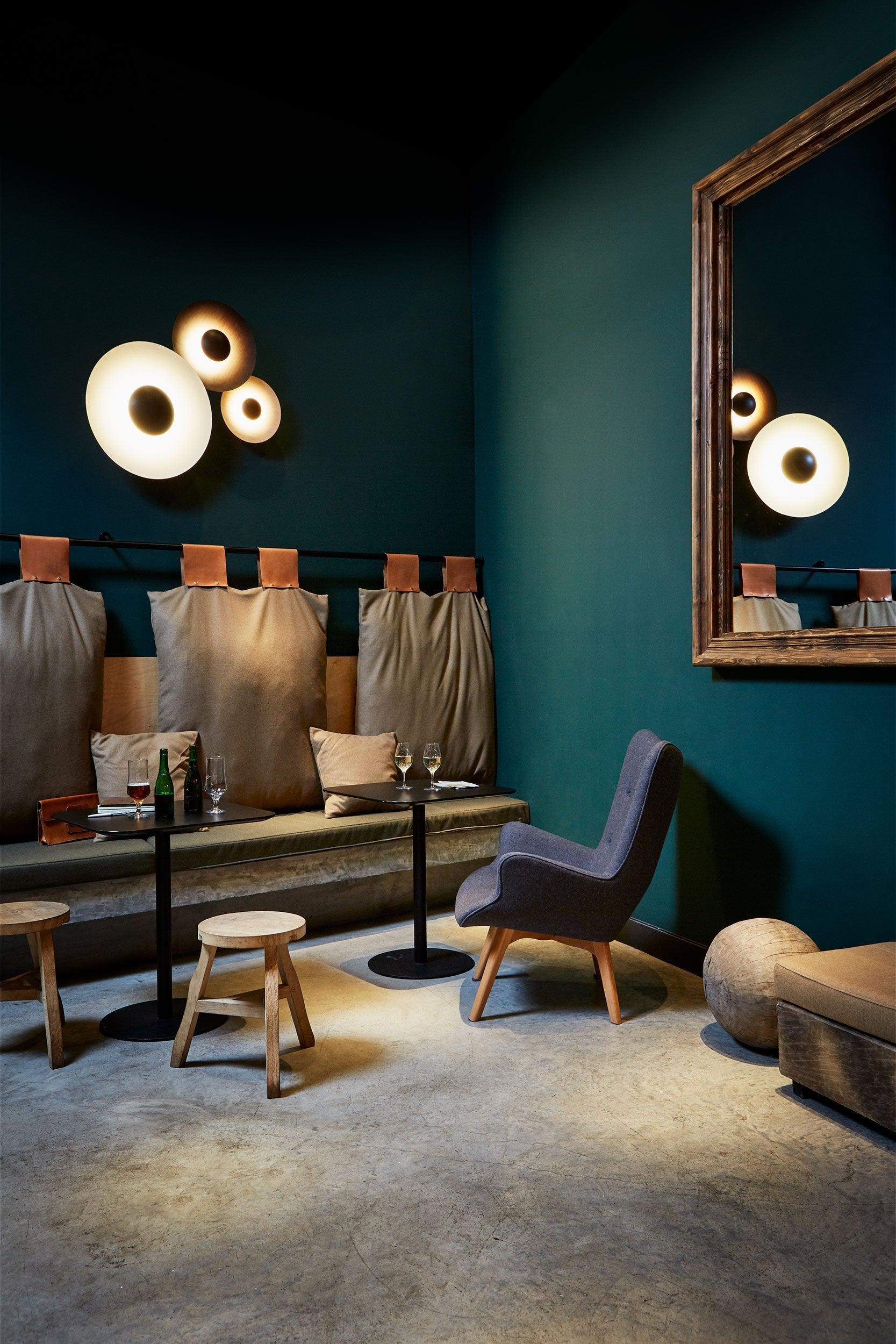 Simplicity Glow round metal LED wall light