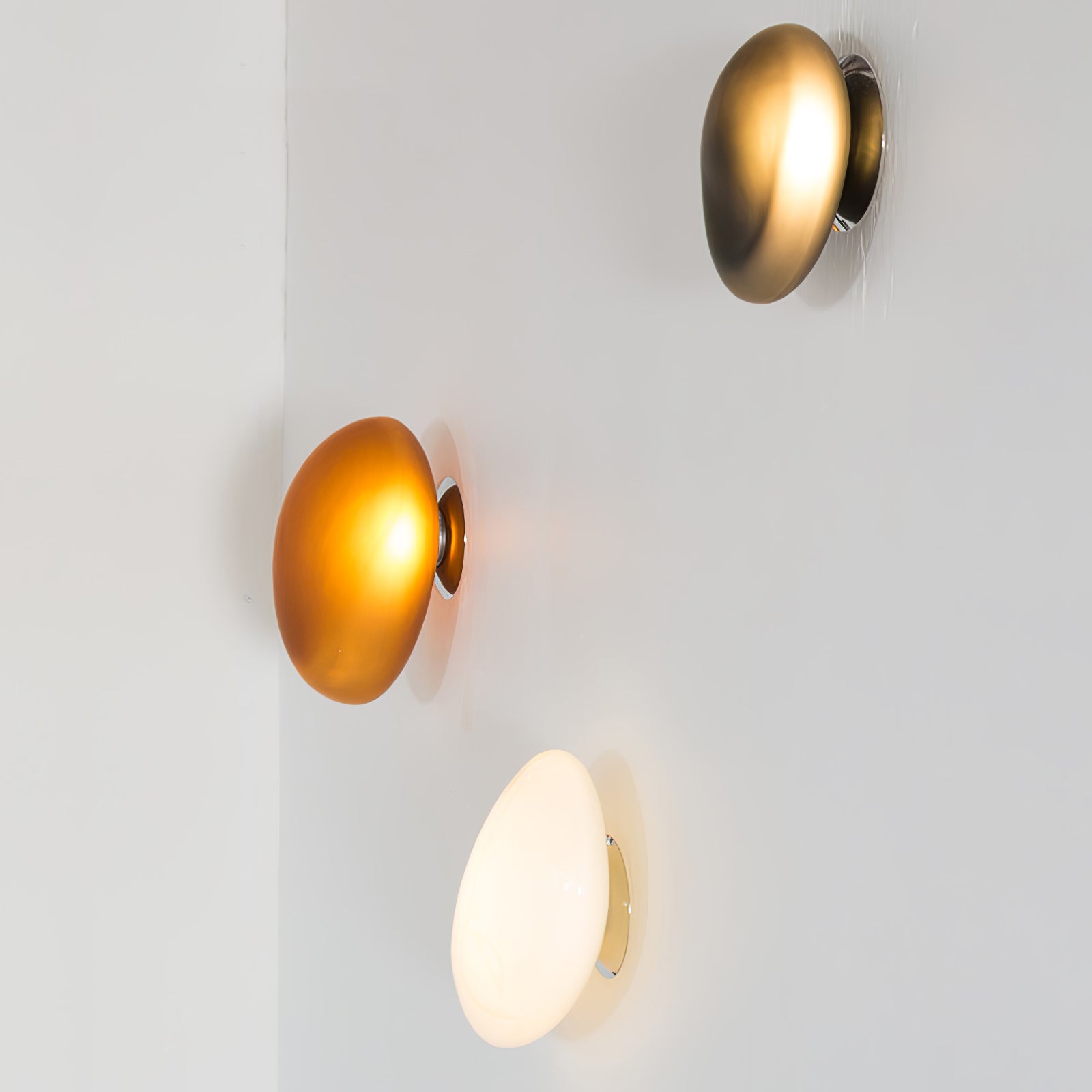 Bubble Glass pebble-shaped wall light