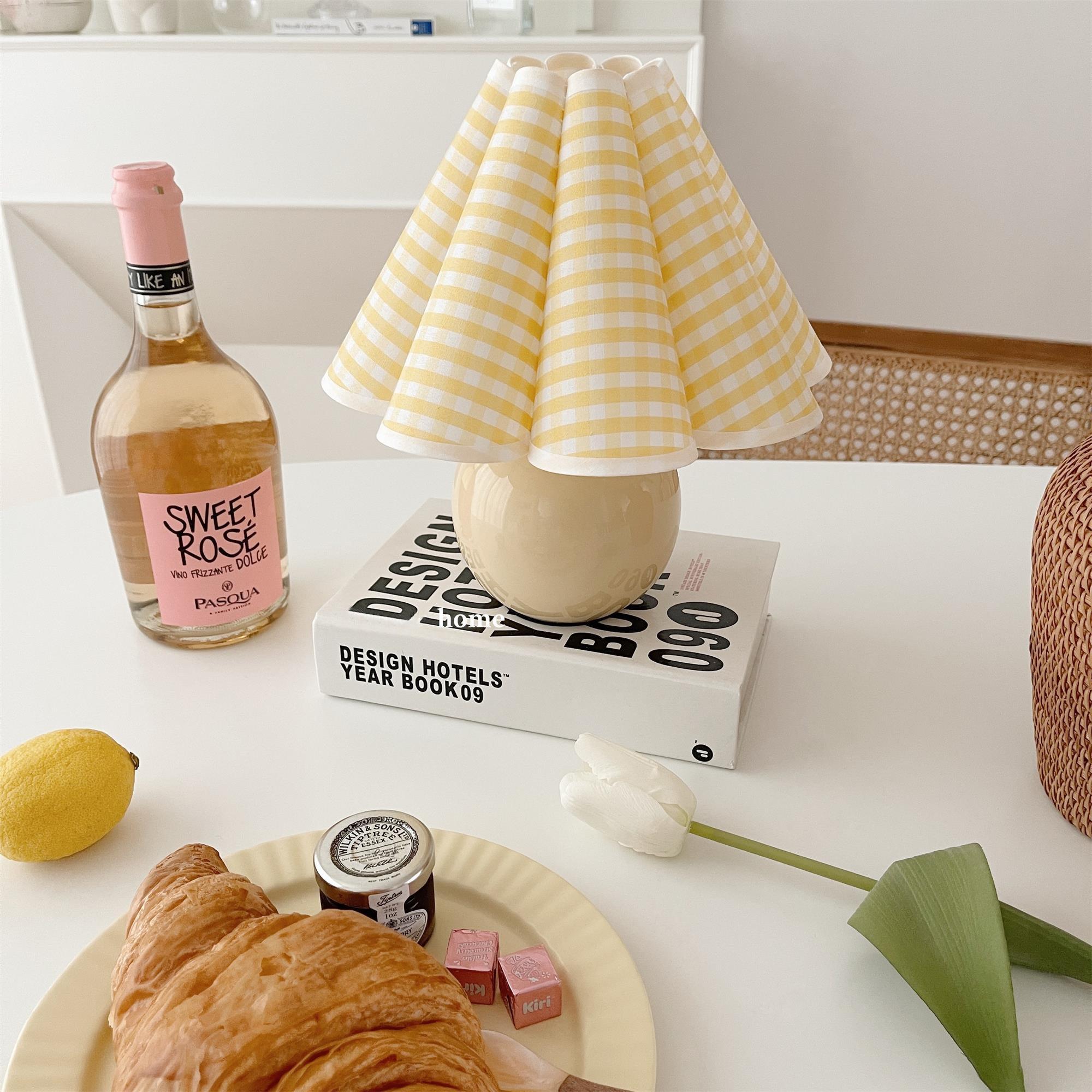 Kicsi Knife Pleat Table Lamp - Cueteks