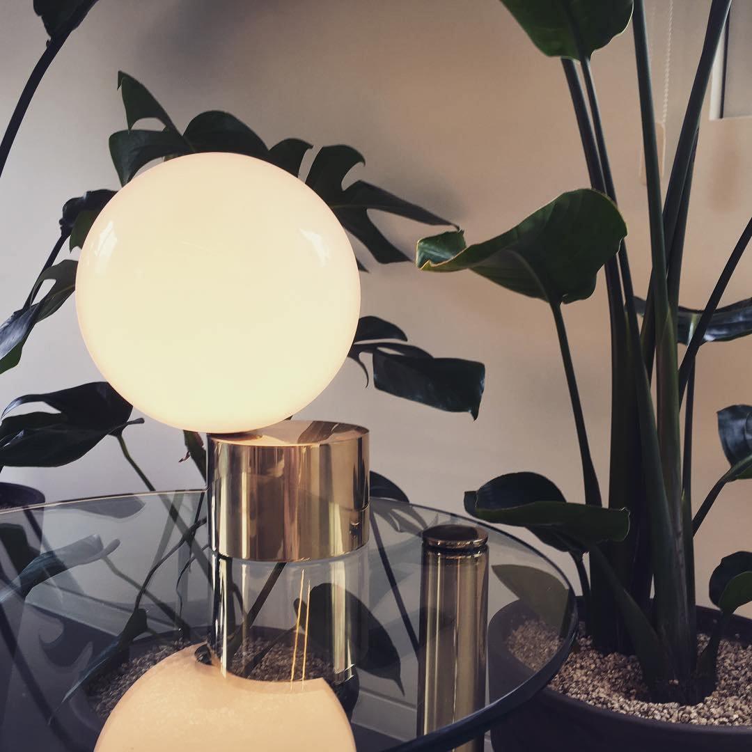 Tip of The Tongue Table Lamp - Cueteks