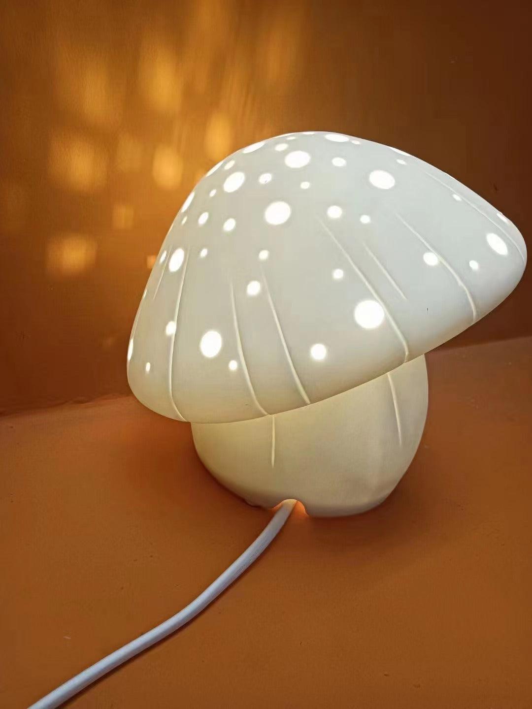 Fungo White Table Lamp - Cueteks