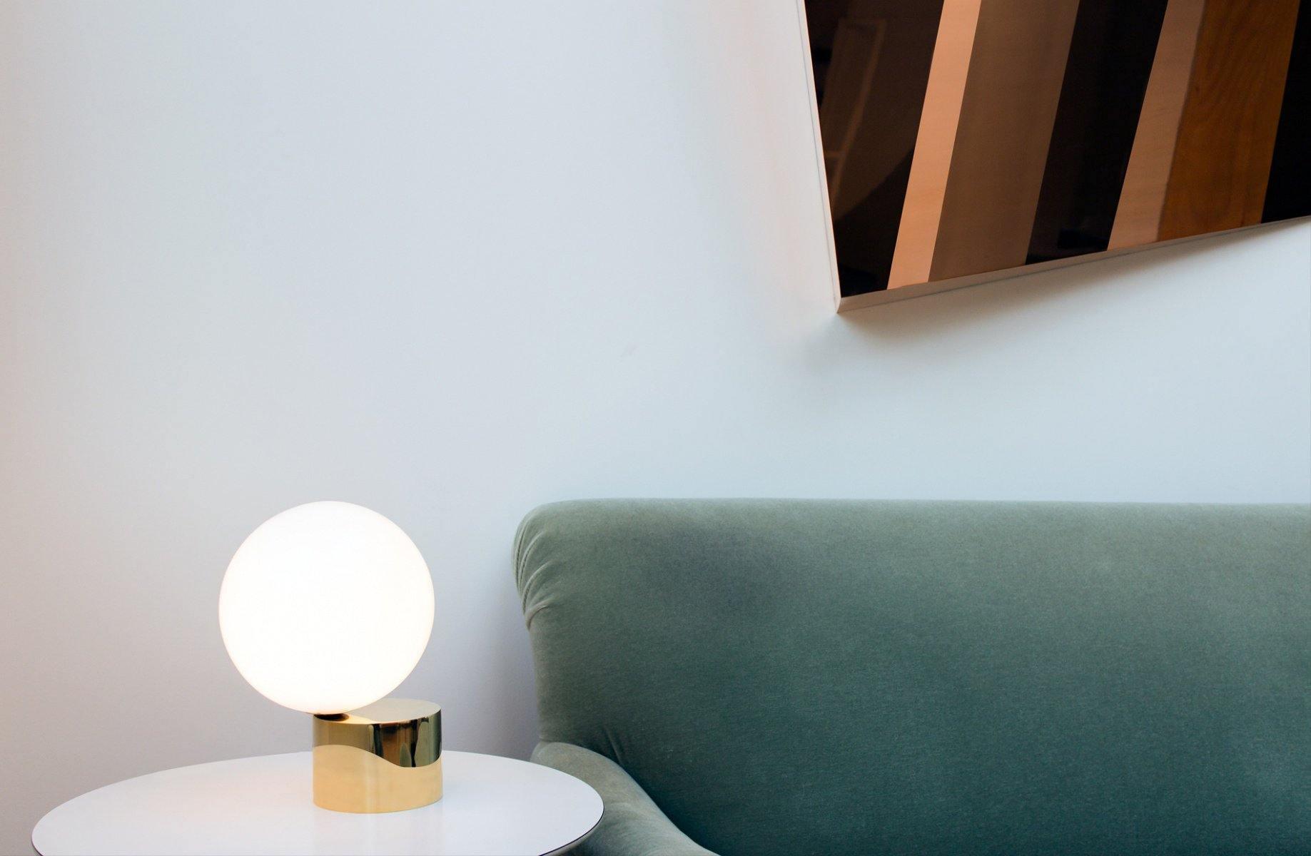 Tip of The Tongue Table Lamp - Cueteks