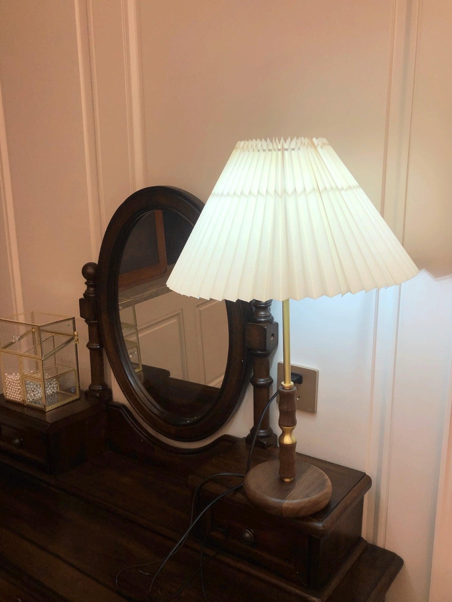 Le Klint Table Lamp - Cueteks