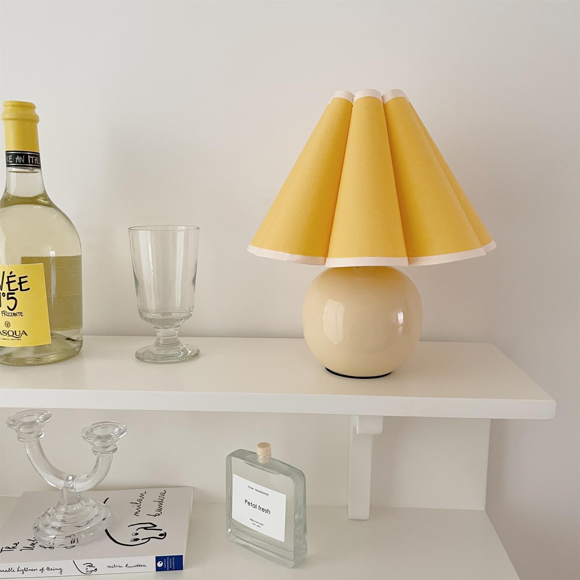 Kicsi Knife Pleat Table Lamp - Cueteks