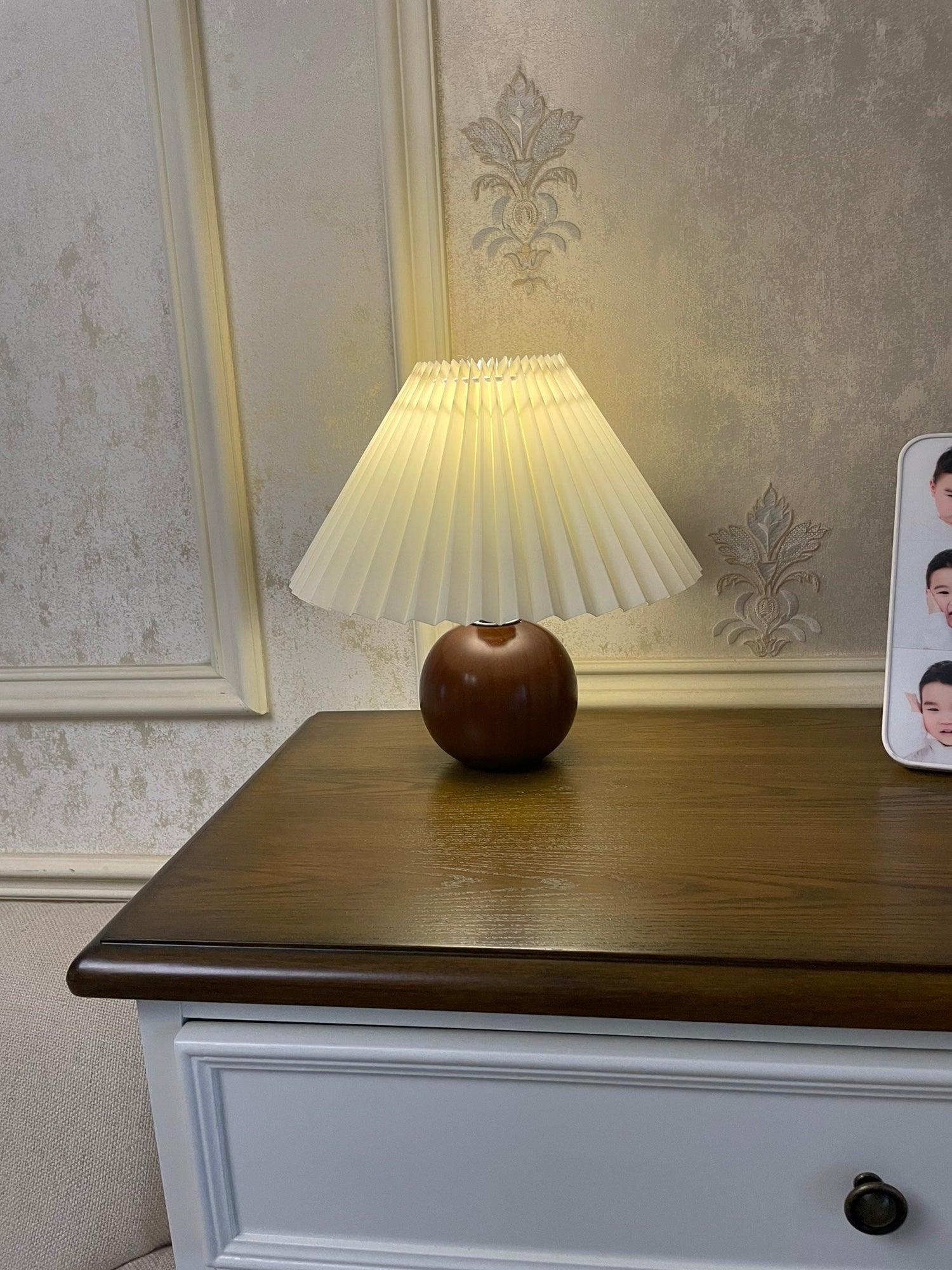 Wooden Pleated Table Lamp - Cueteks