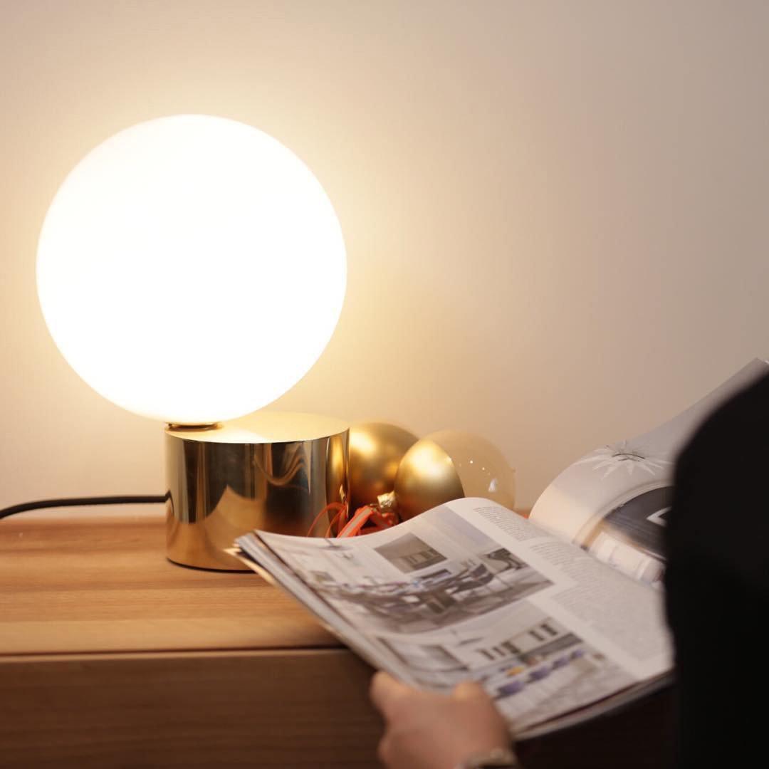 Tip of The Tongue Table Lamp - Cueteks