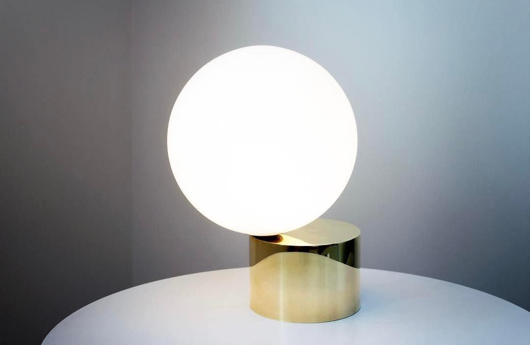 Tip of The Tongue Table Lamp - Cueteks