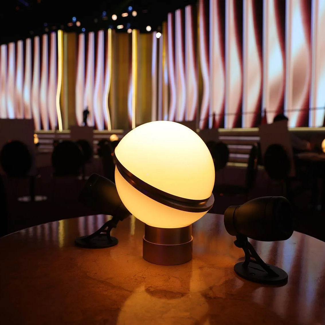 Crescent Table Lamp - Cueteks
