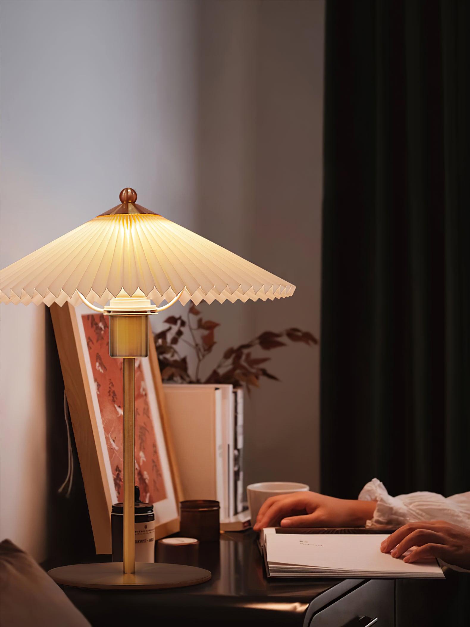 Perla Pleated Table Lamp - Cueteks
