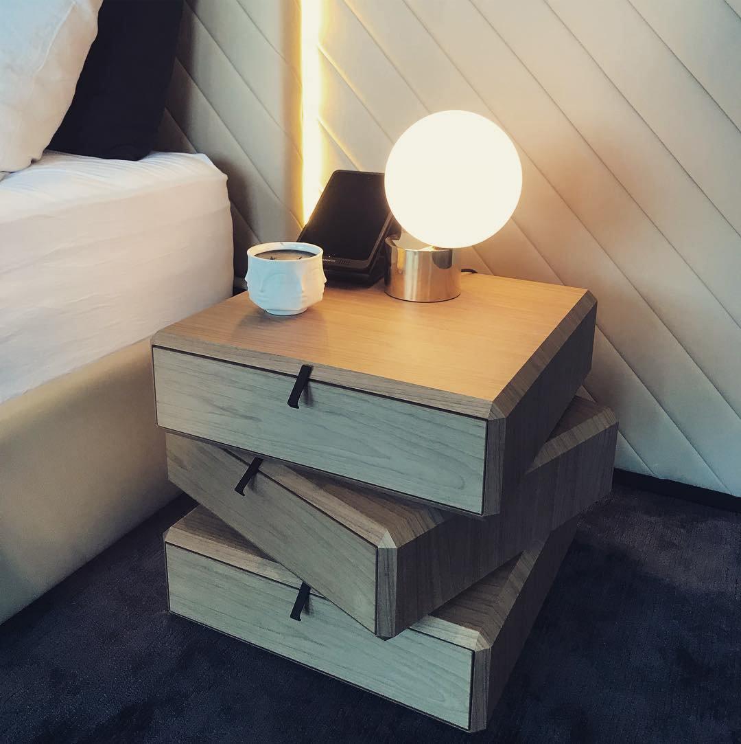 Tip of The Tongue Table Lamp - Cueteks