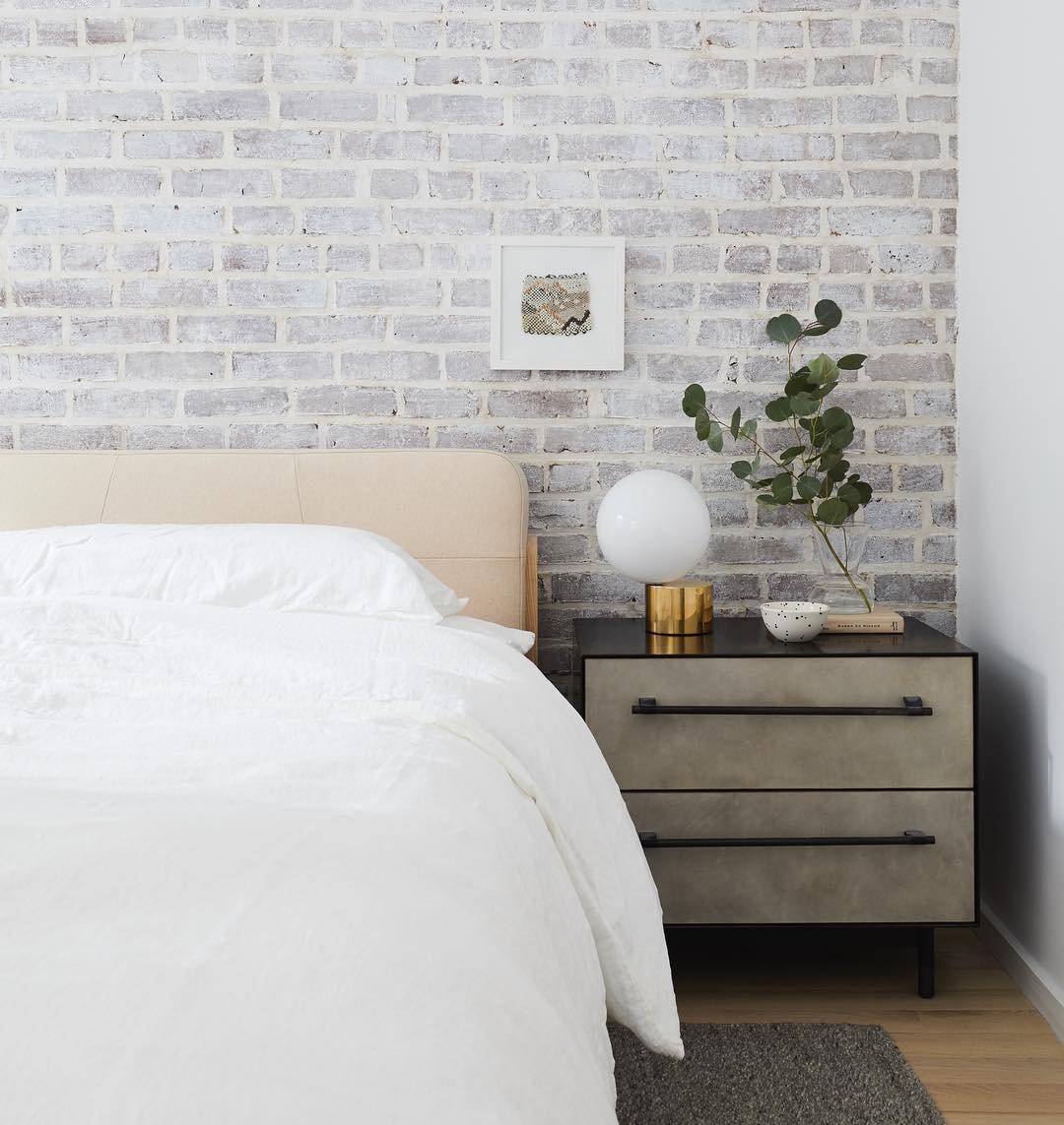 Tip of The Tongue Table Lamp - Cueteks