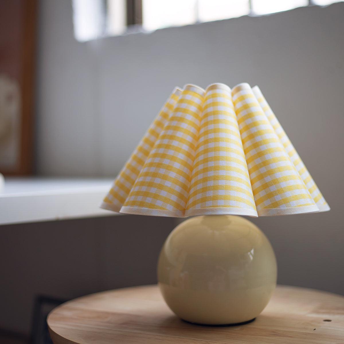 Kicsi Knife Pleat Table Lamp - Cueteks