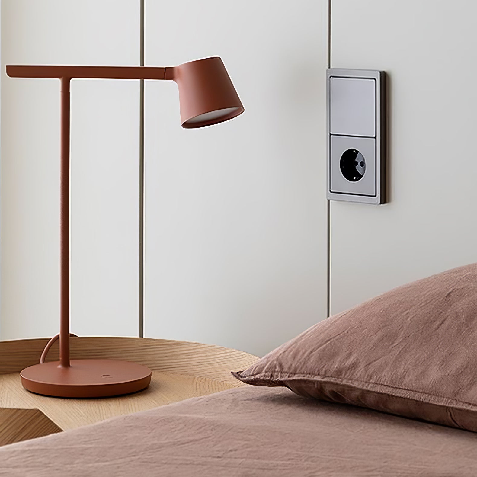 Tip Table Lamp - Cueteks