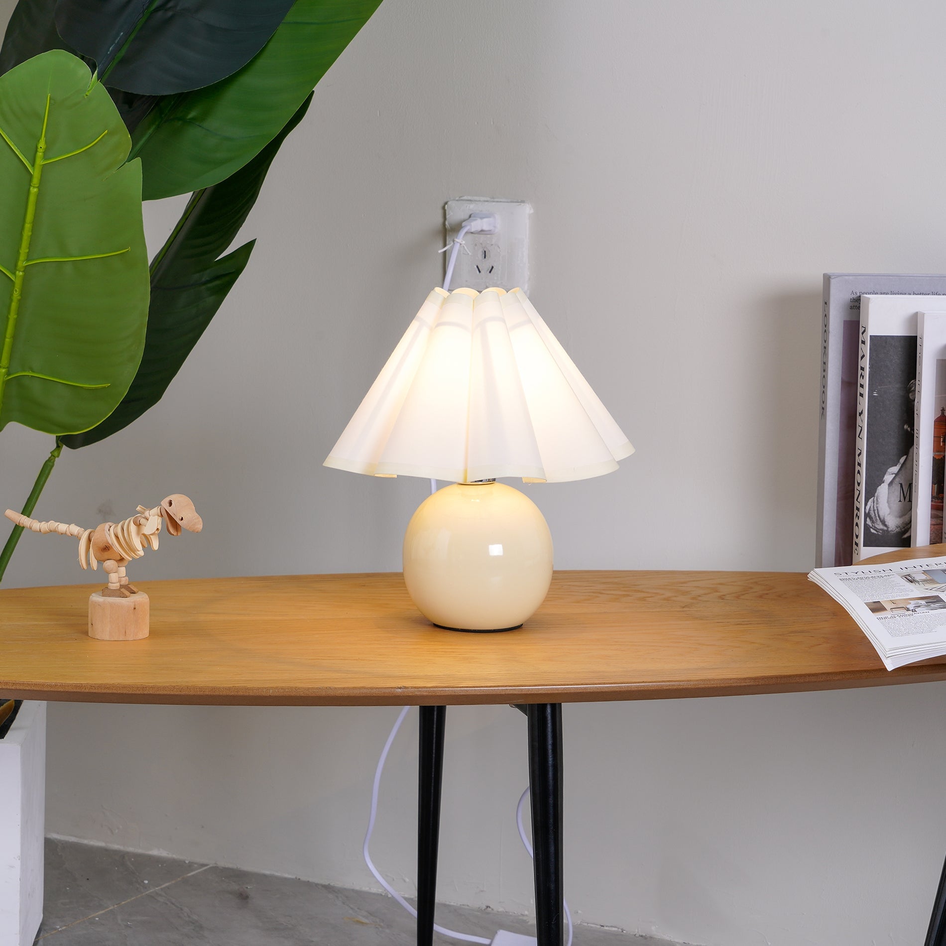 Kicsi Knife Pleat Table Lamp - Cueteks