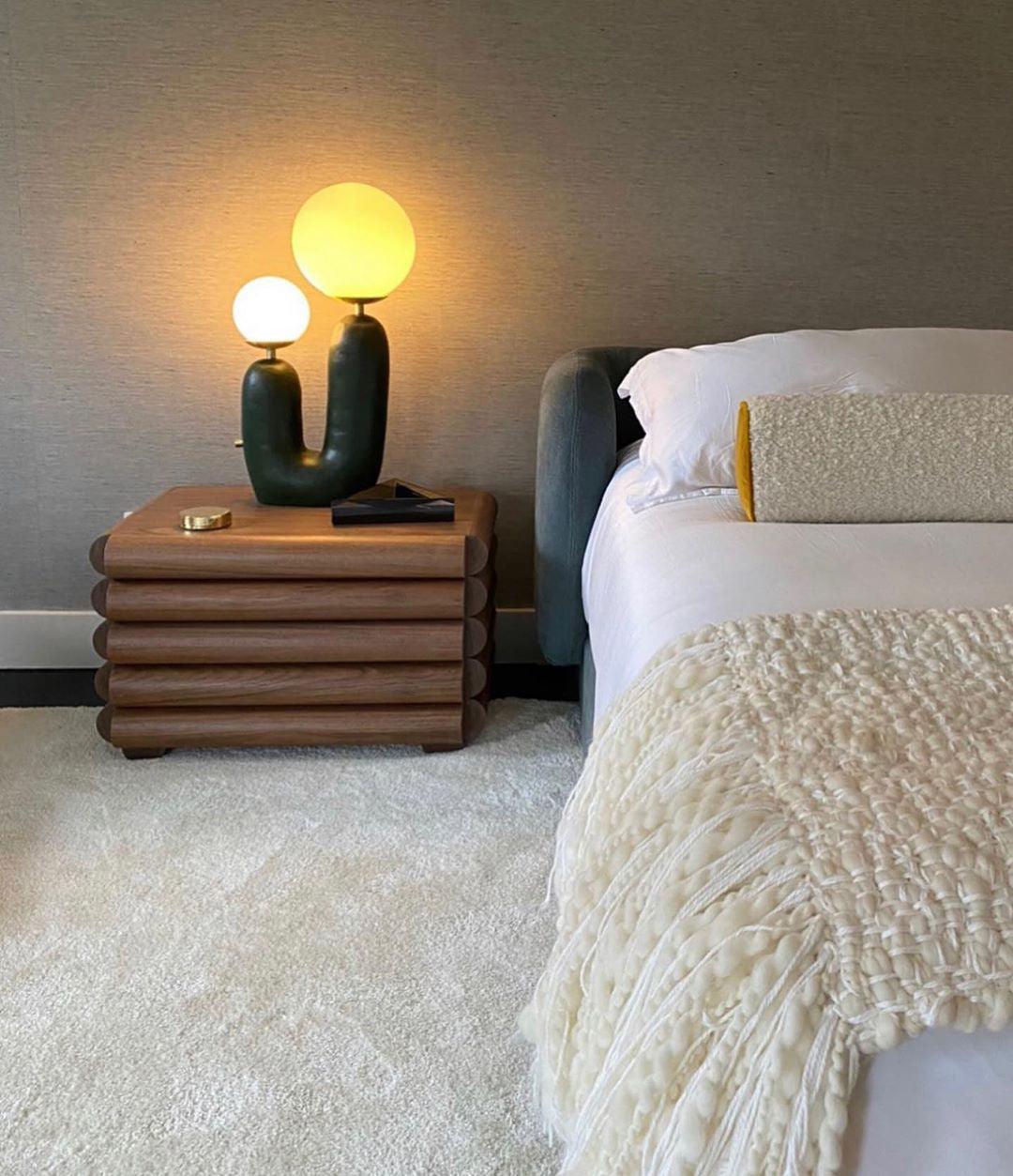 Oo Smooth Table Lamp - Cueteks