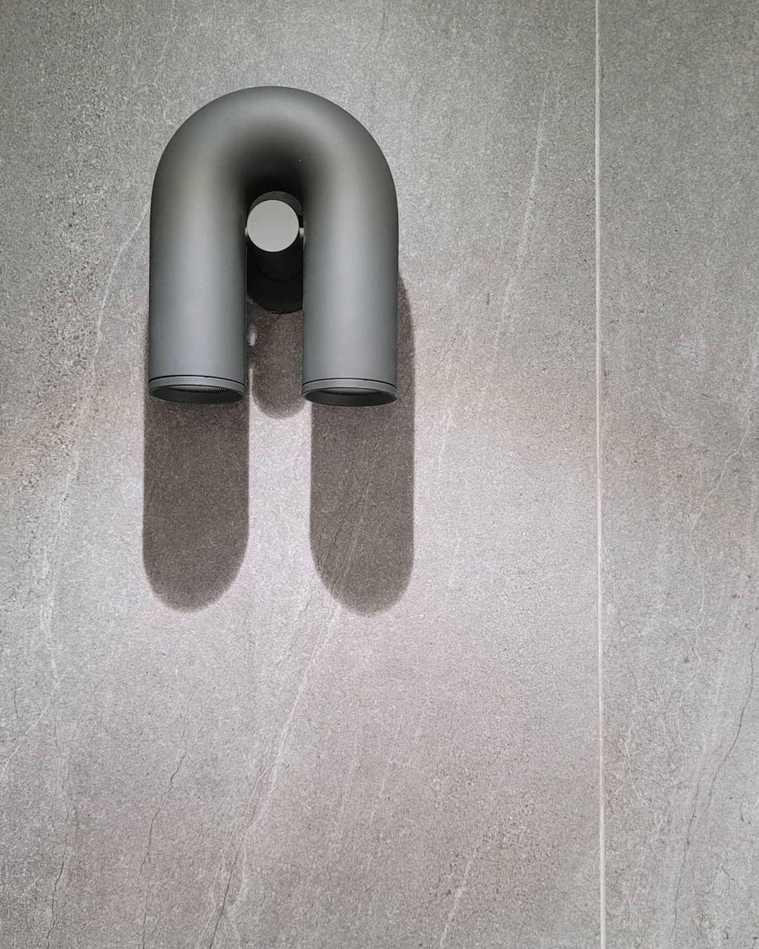 Cirkus U-shaped LED wall lamp
