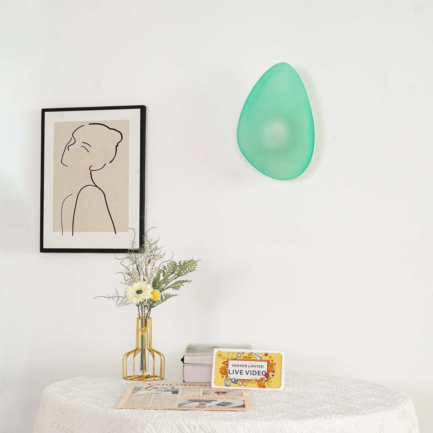 Bubble Glass pebble-shaped wall light
