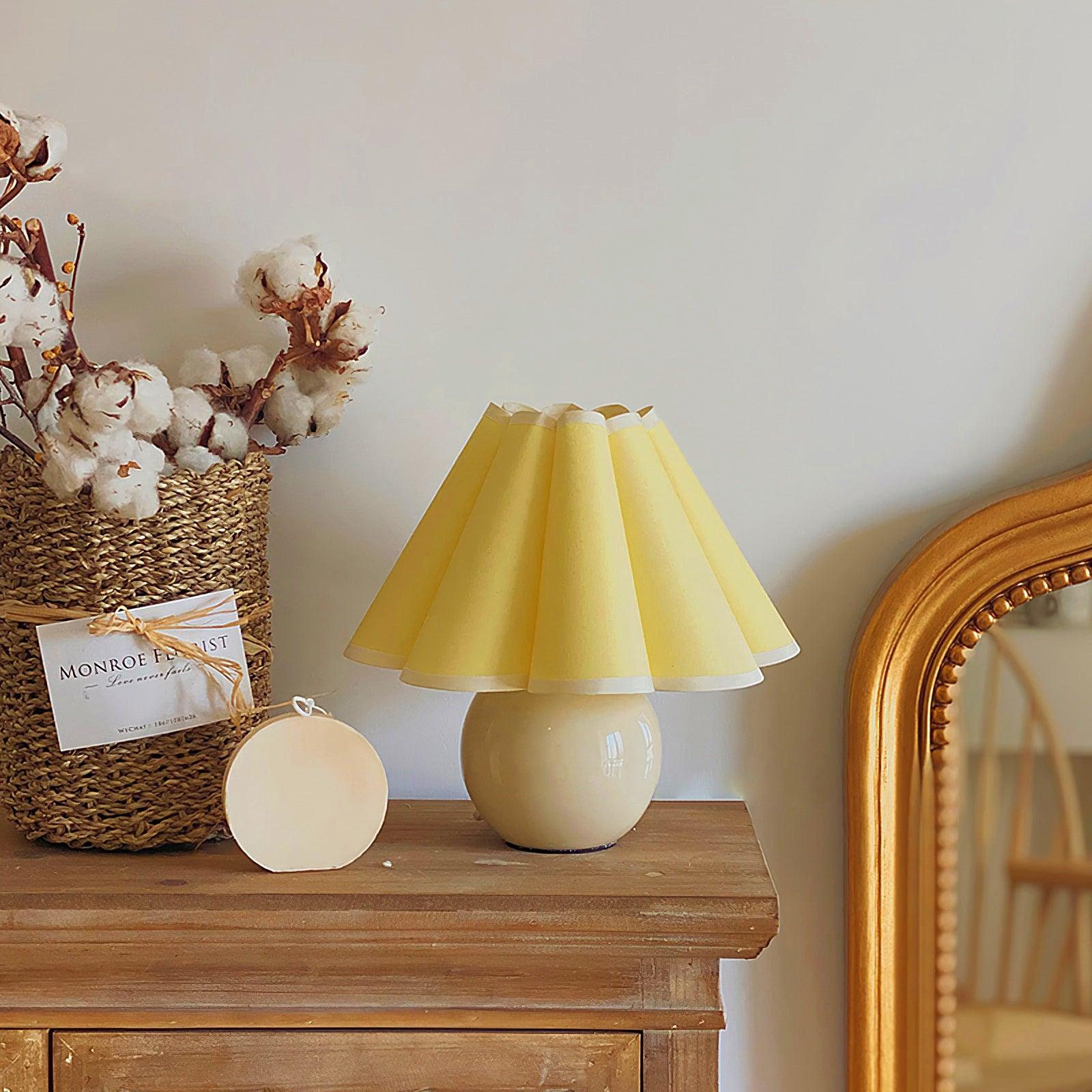 Kicsi Knife Pleat Table Lamp - Cueteks