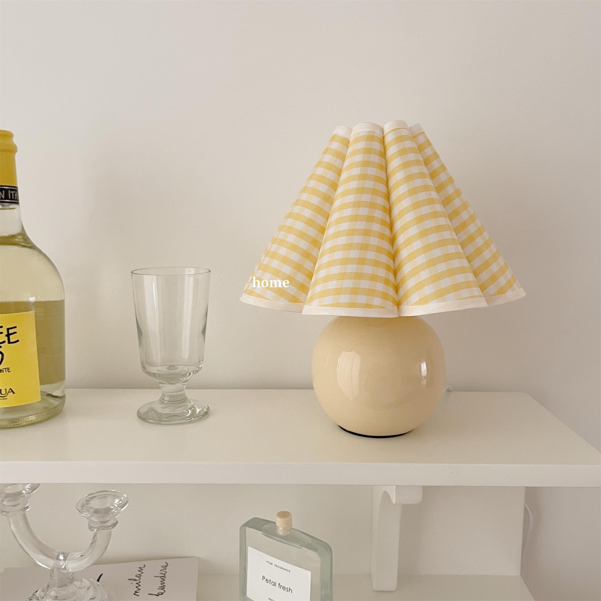 Kicsi Knife Pleat Table Lamp - Cueteks