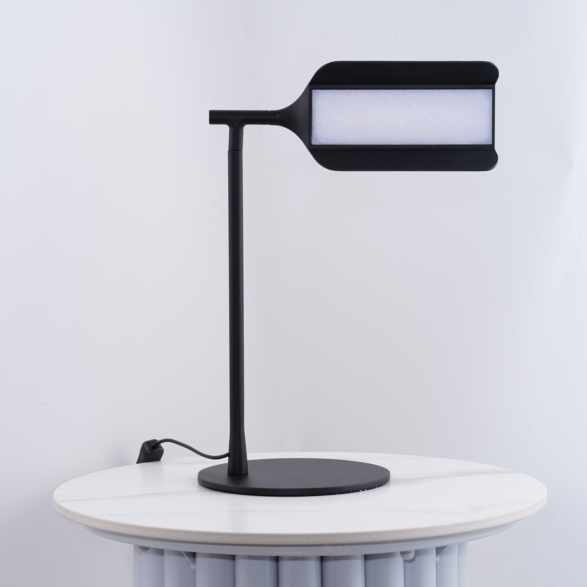 Pivot Ease Table Lamp - Cueteks