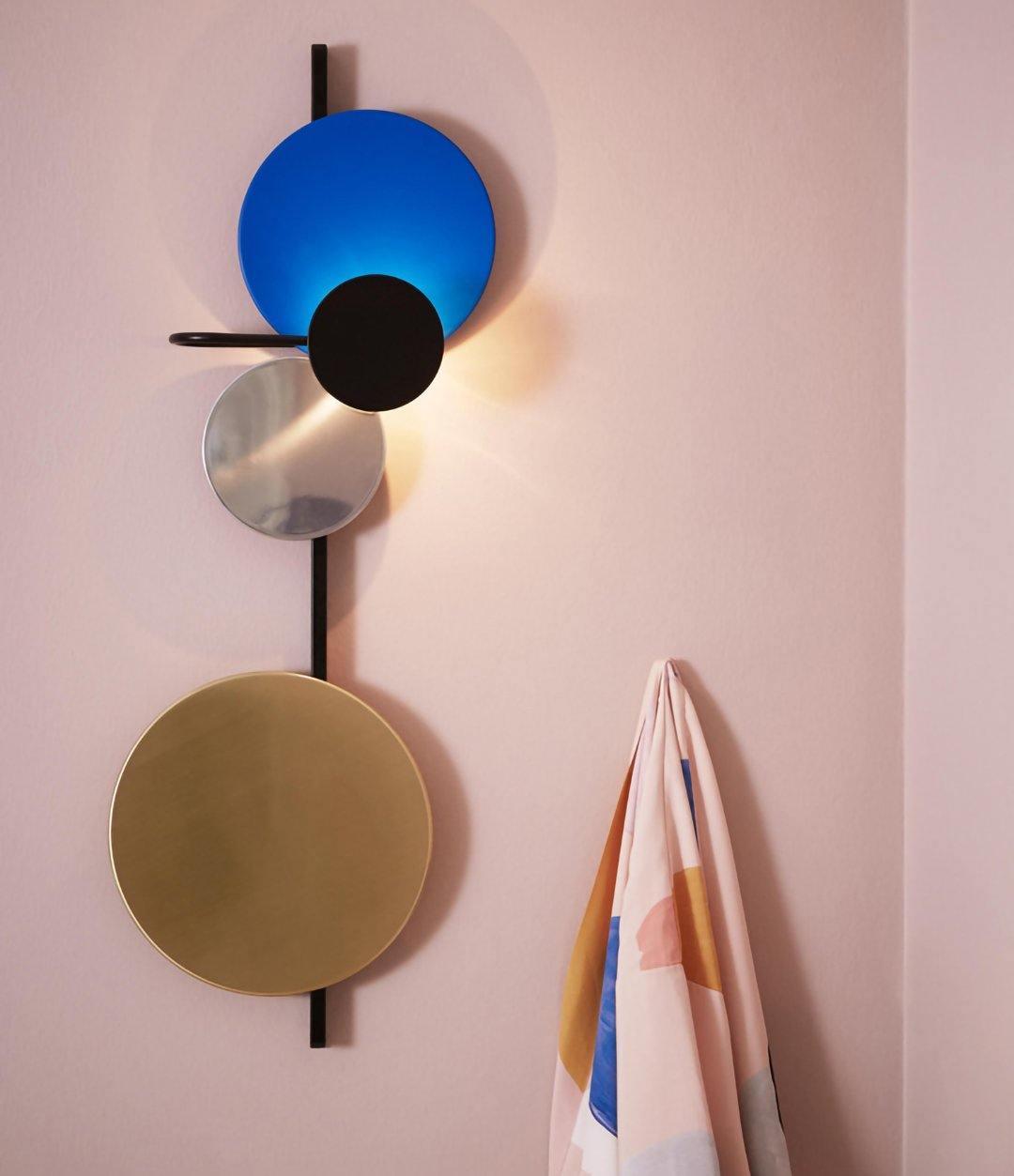 Blue disc light on a pink wall