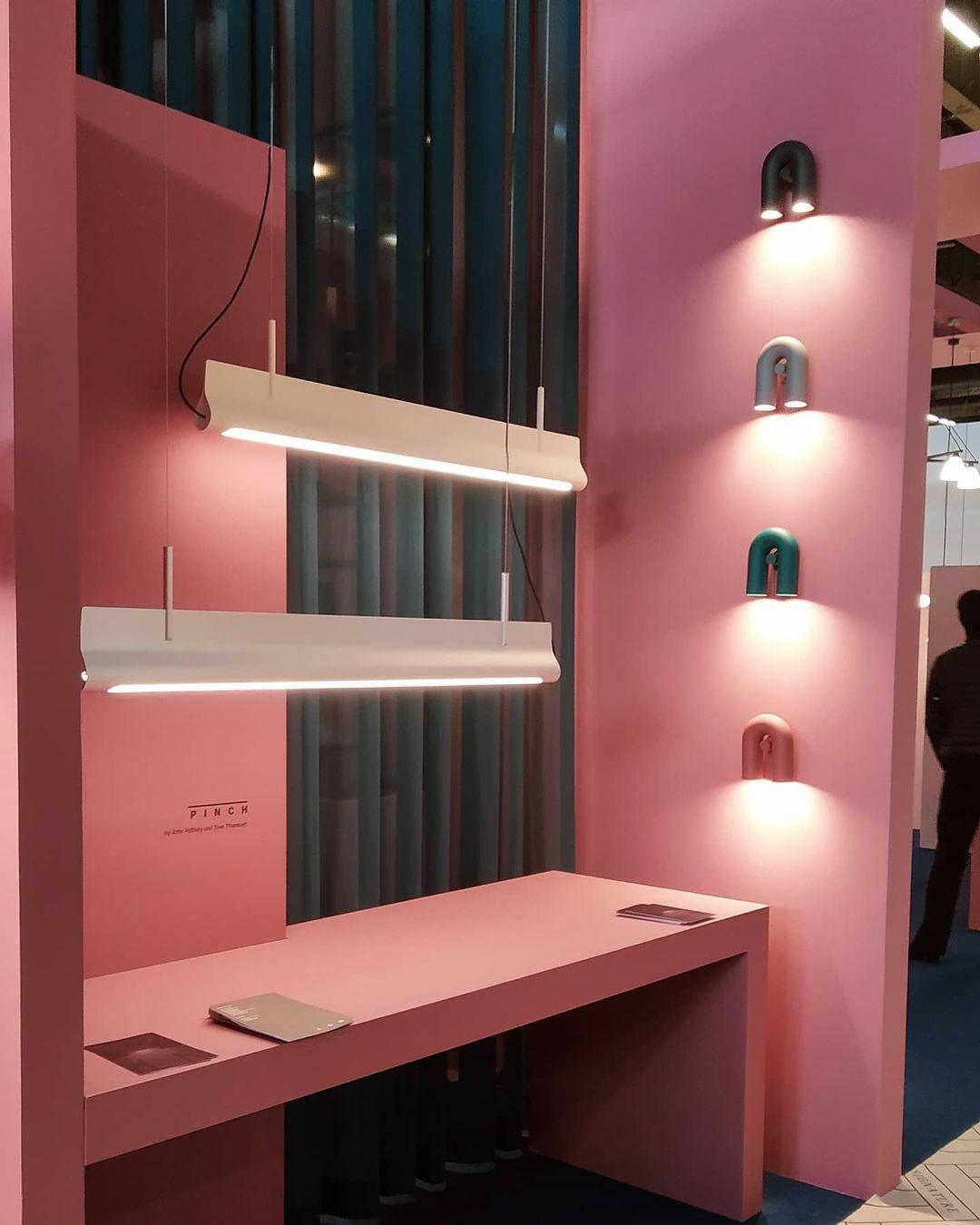 Cirkus U-shaped LED wall lamp