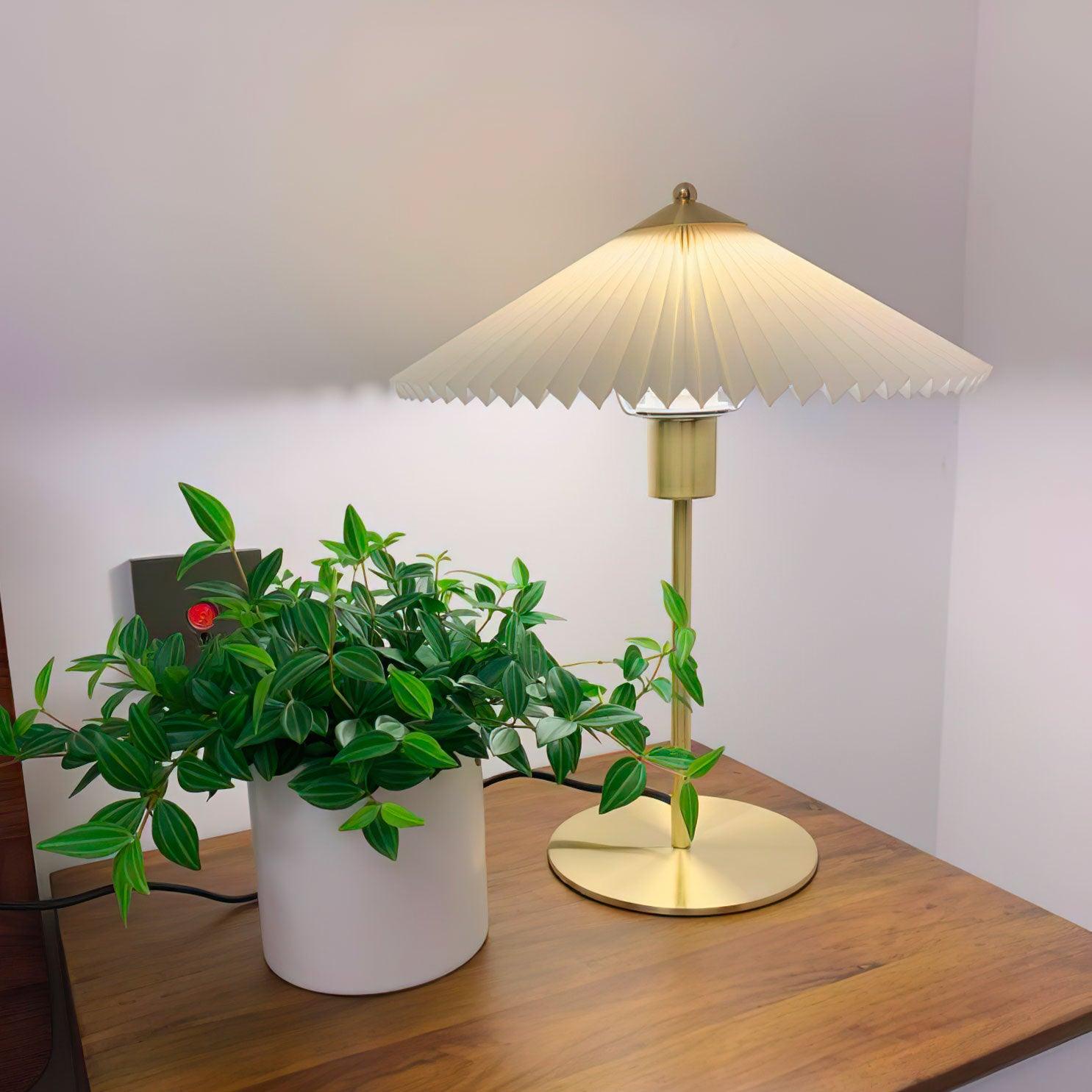 Perla Pleated Table Lamp - Cueteks