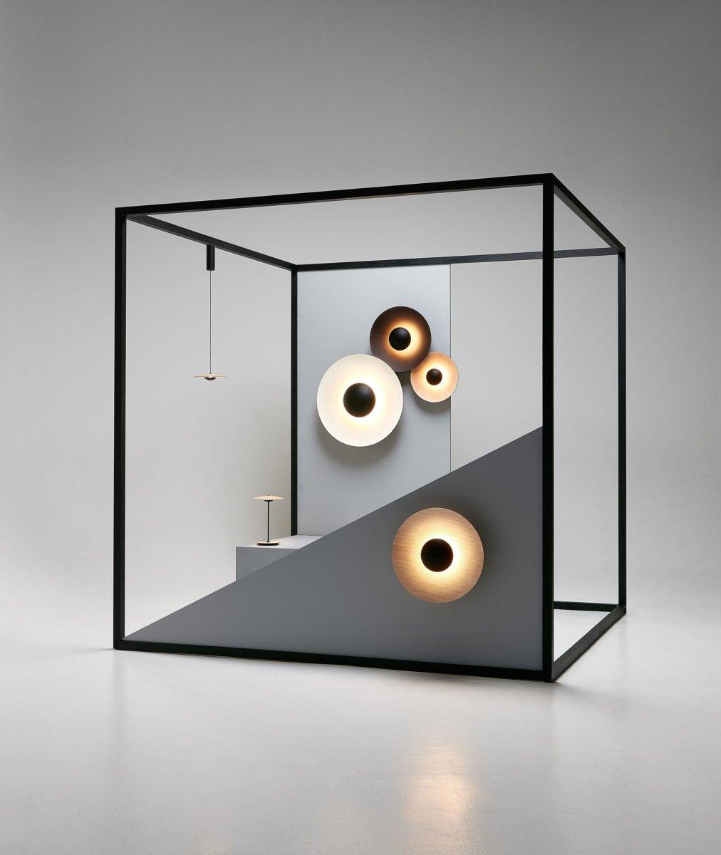 Simplicity Glow round metal LED wall light