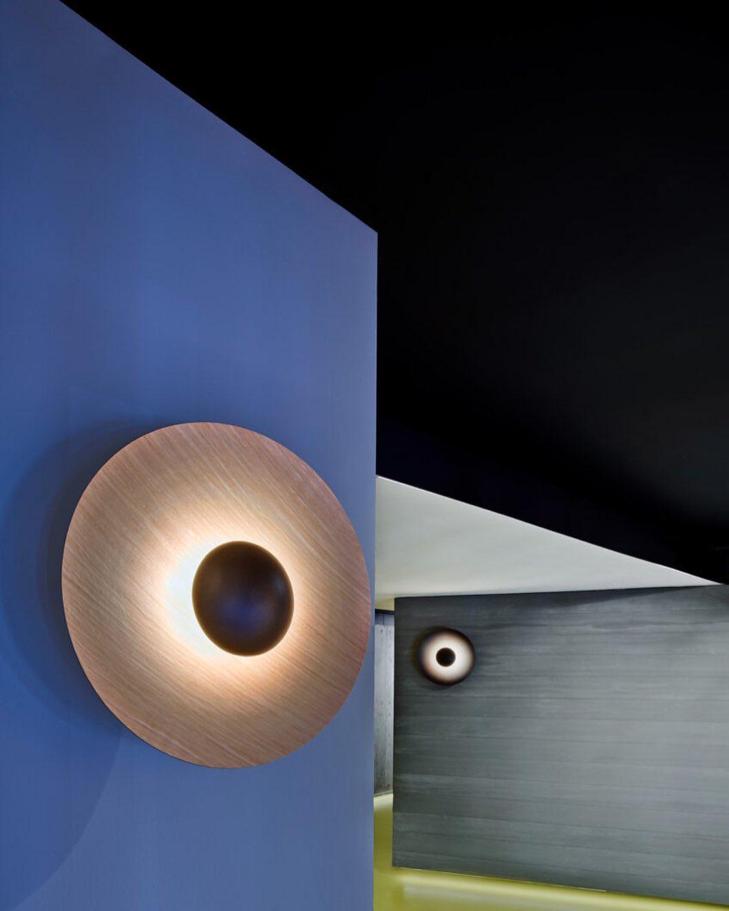 Simplicity Glow round metal LED wall light