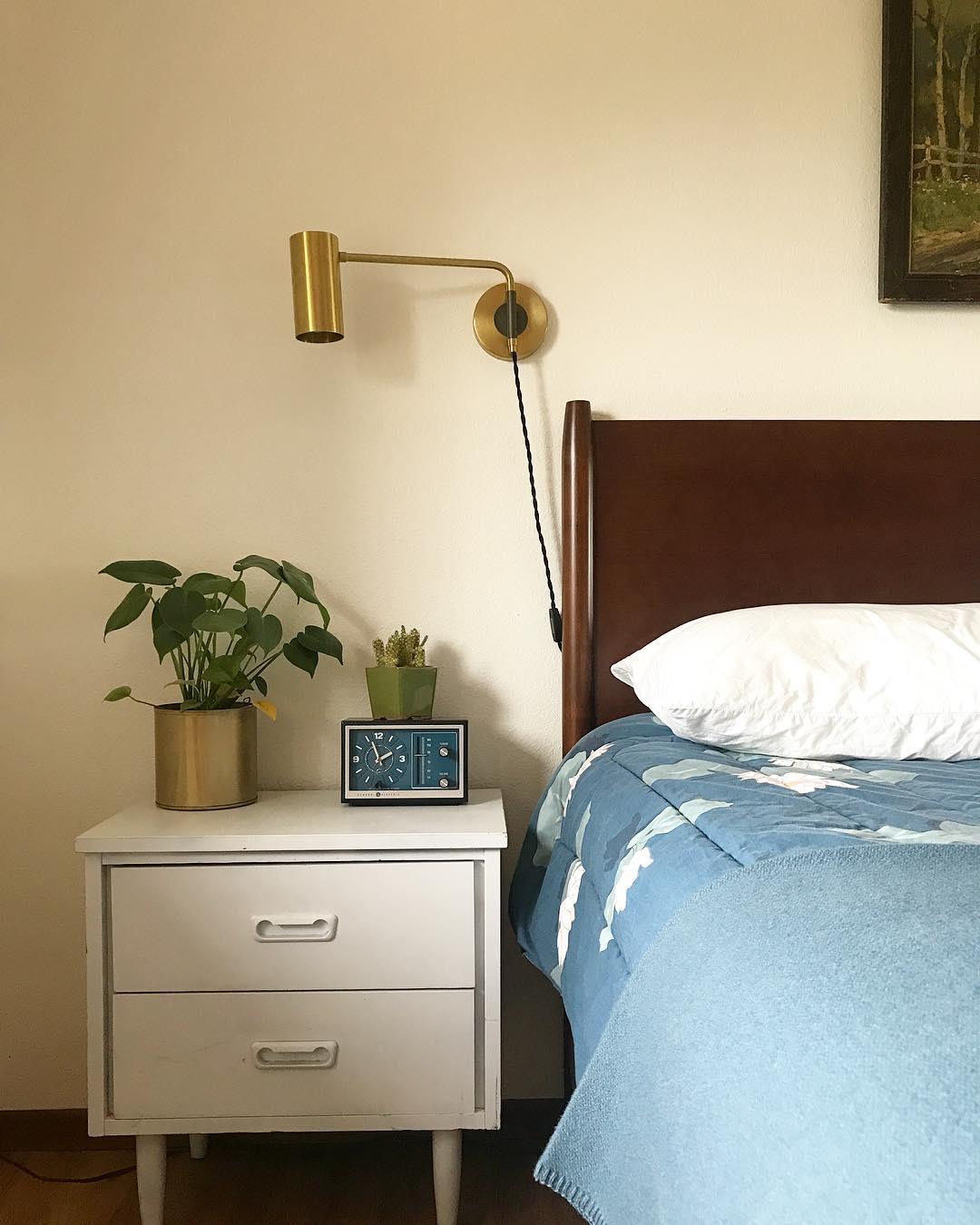 Envoy Swing Sconce - Cueteks