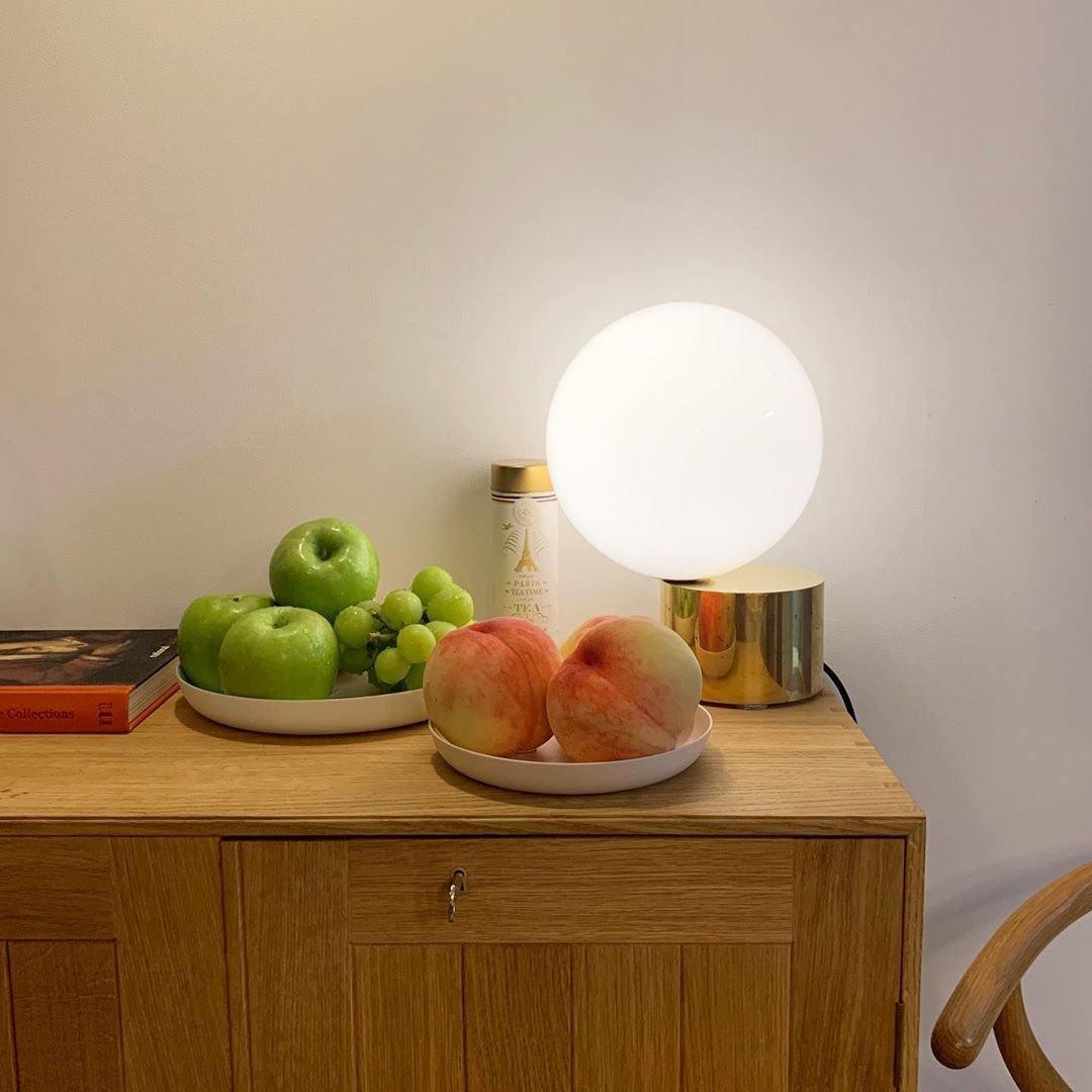 Tip of The Tongue Table Lamp - Cueteks
