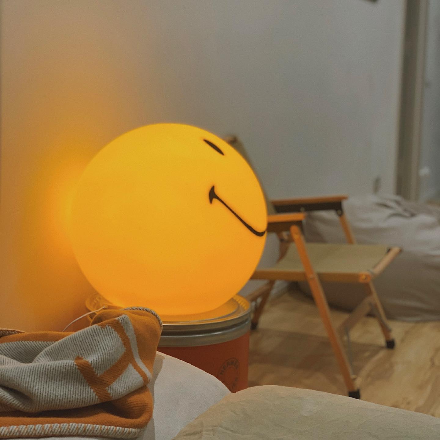 Smiling Table Lamp - Cueteks