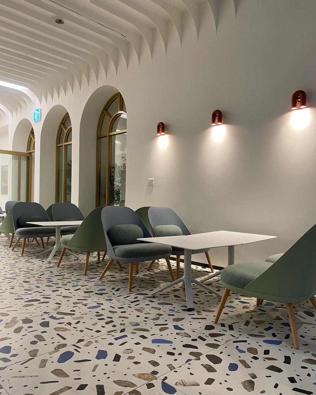 Cirkus U-shaped LED wall lamp