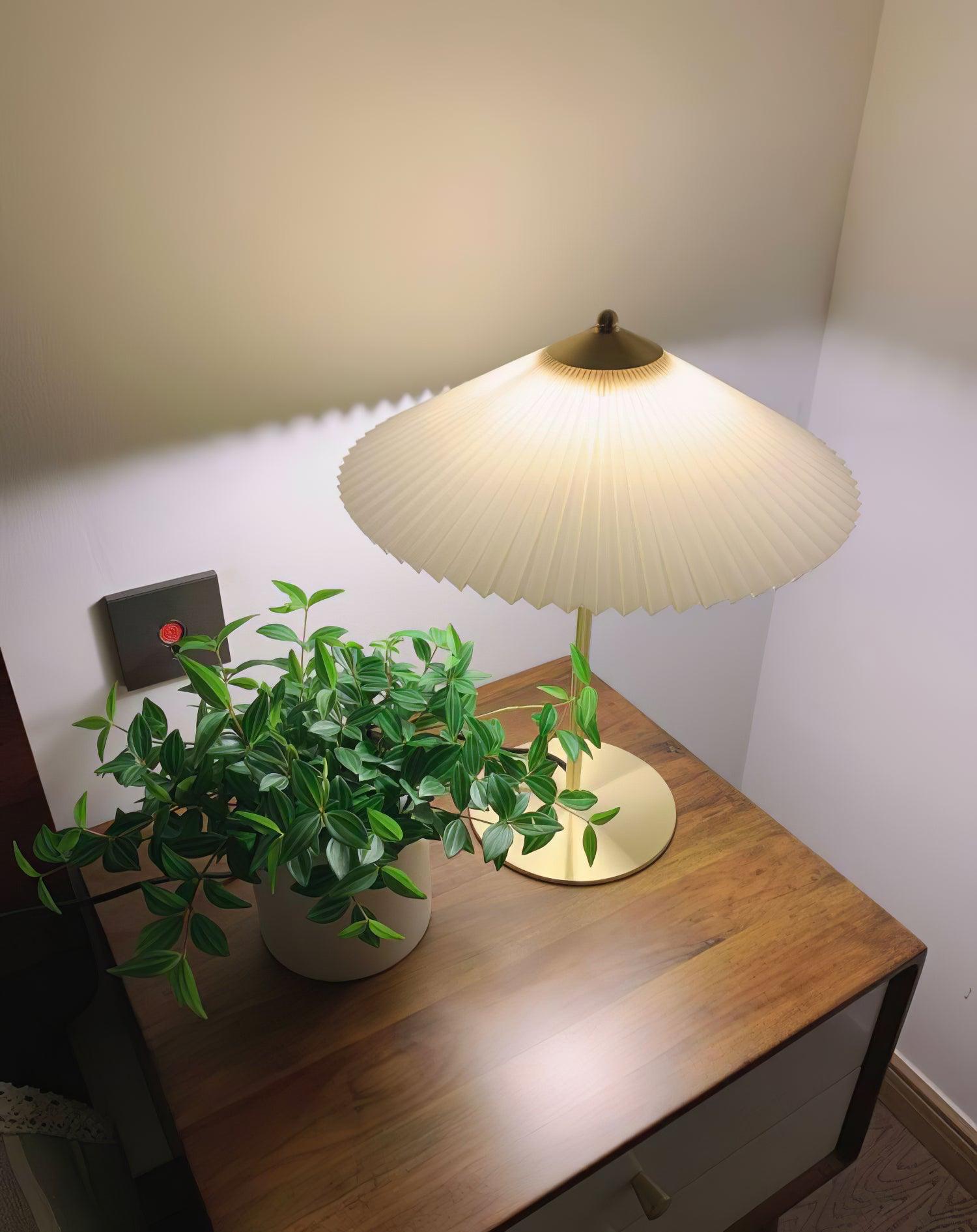 Perla Pleated Table Lamp - Cueteks