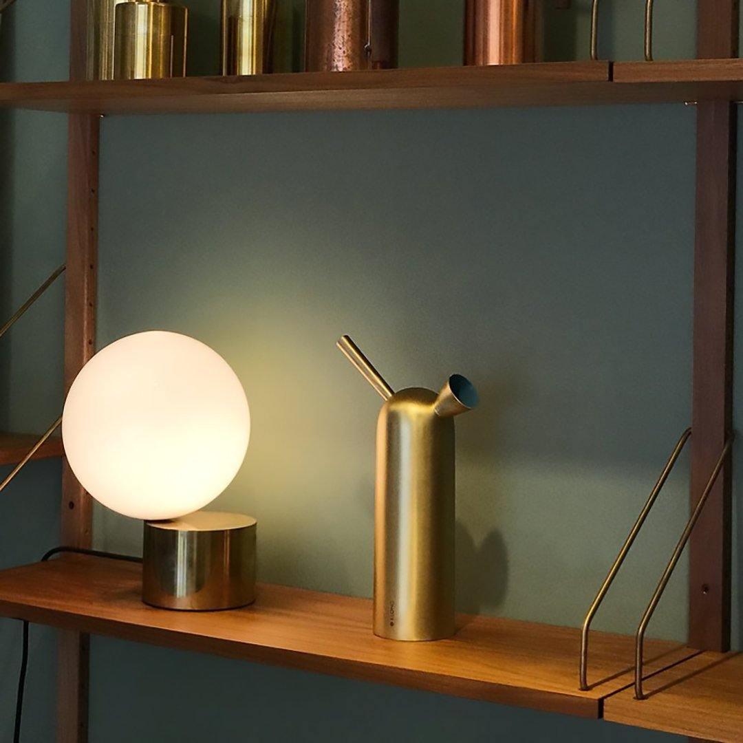 Tip of The Tongue Table Lamp - Cueteks