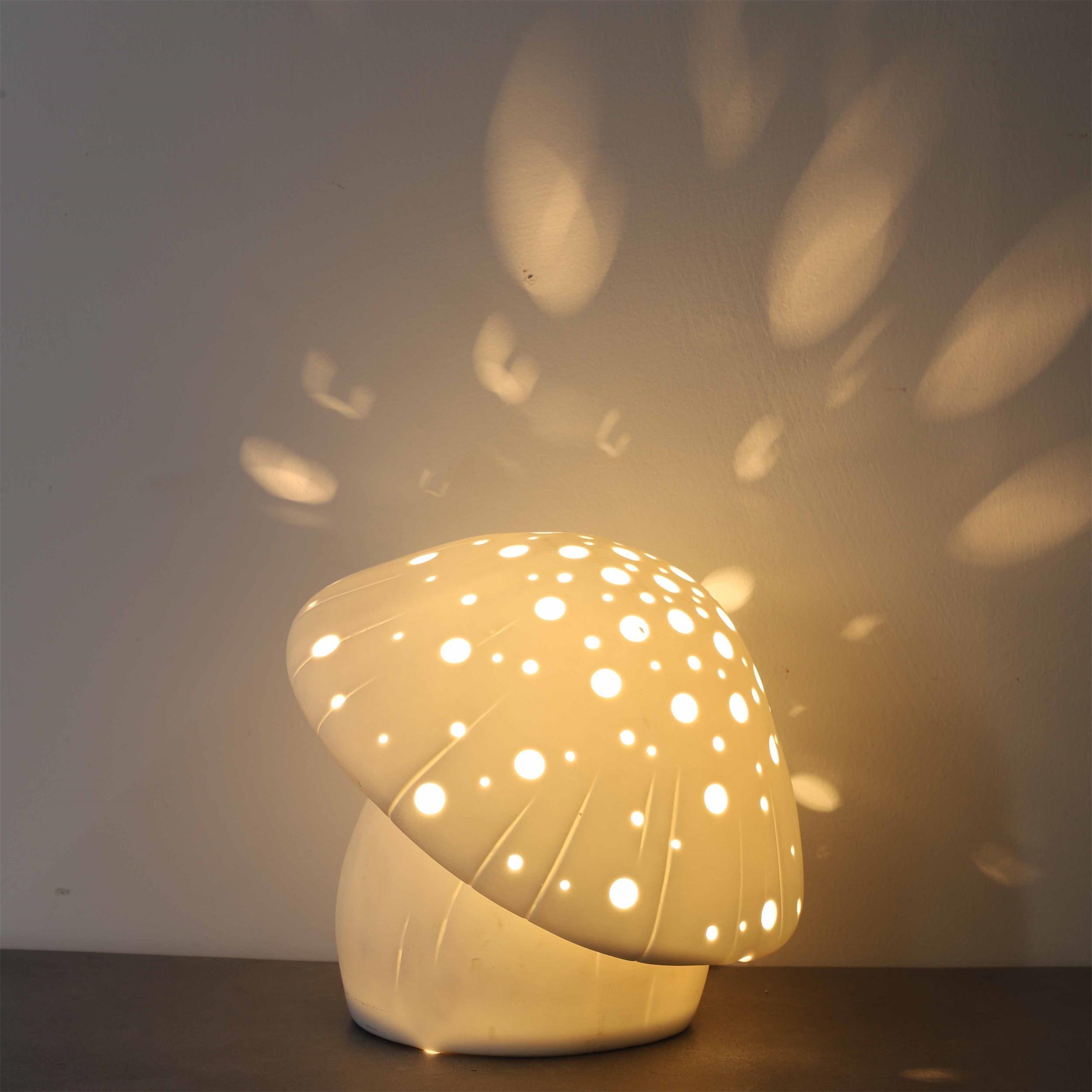 Fungo White Table Lamp - Cueteks