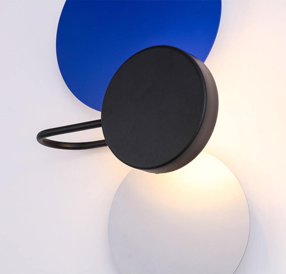 Black central light unit in front of a blue disc