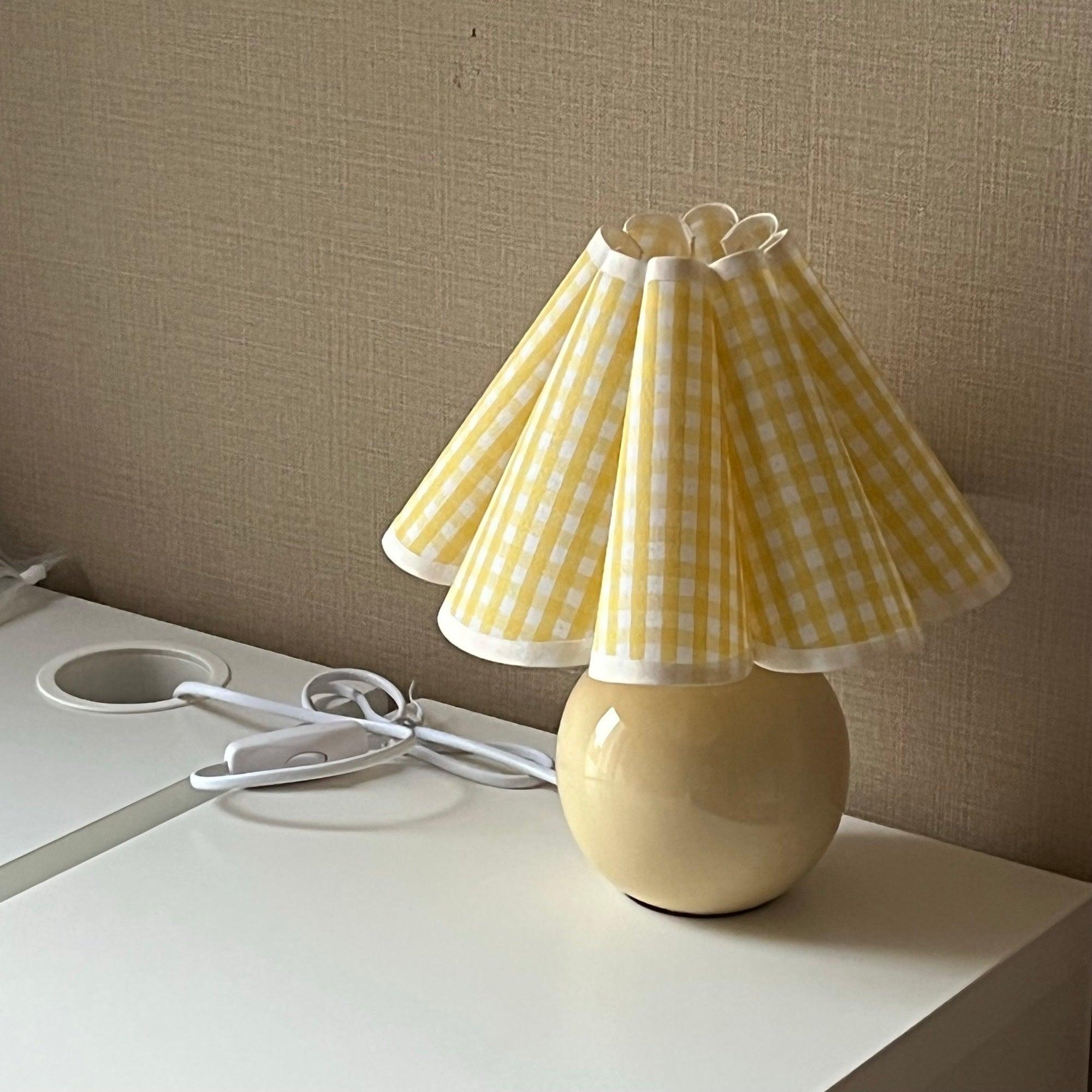 Kicsi Knife Pleat Table Lamp - Cueteks