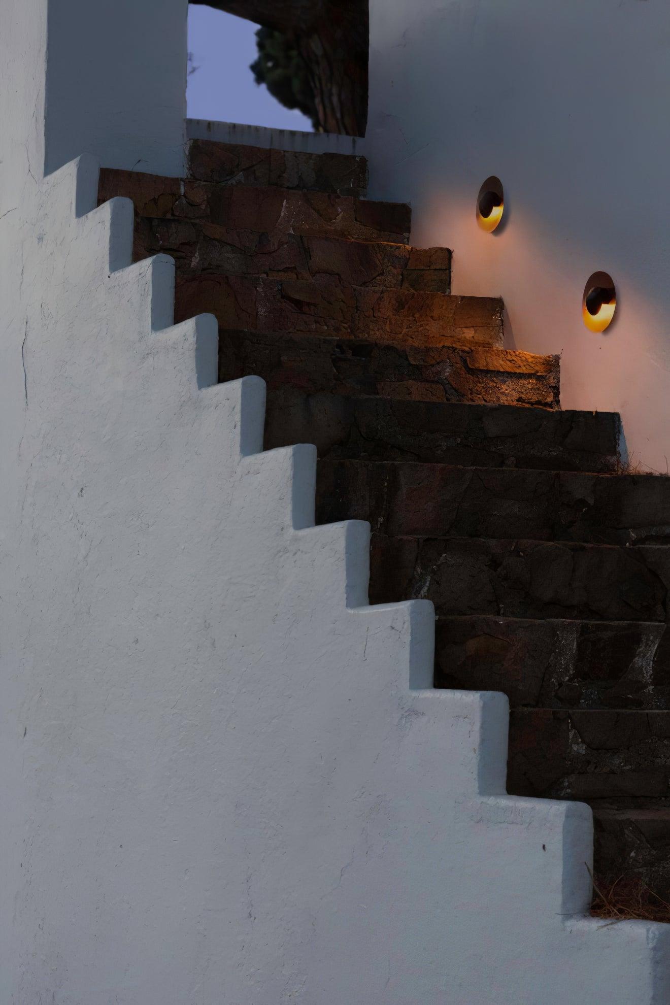 Simplicity Glow round metal LED wall light