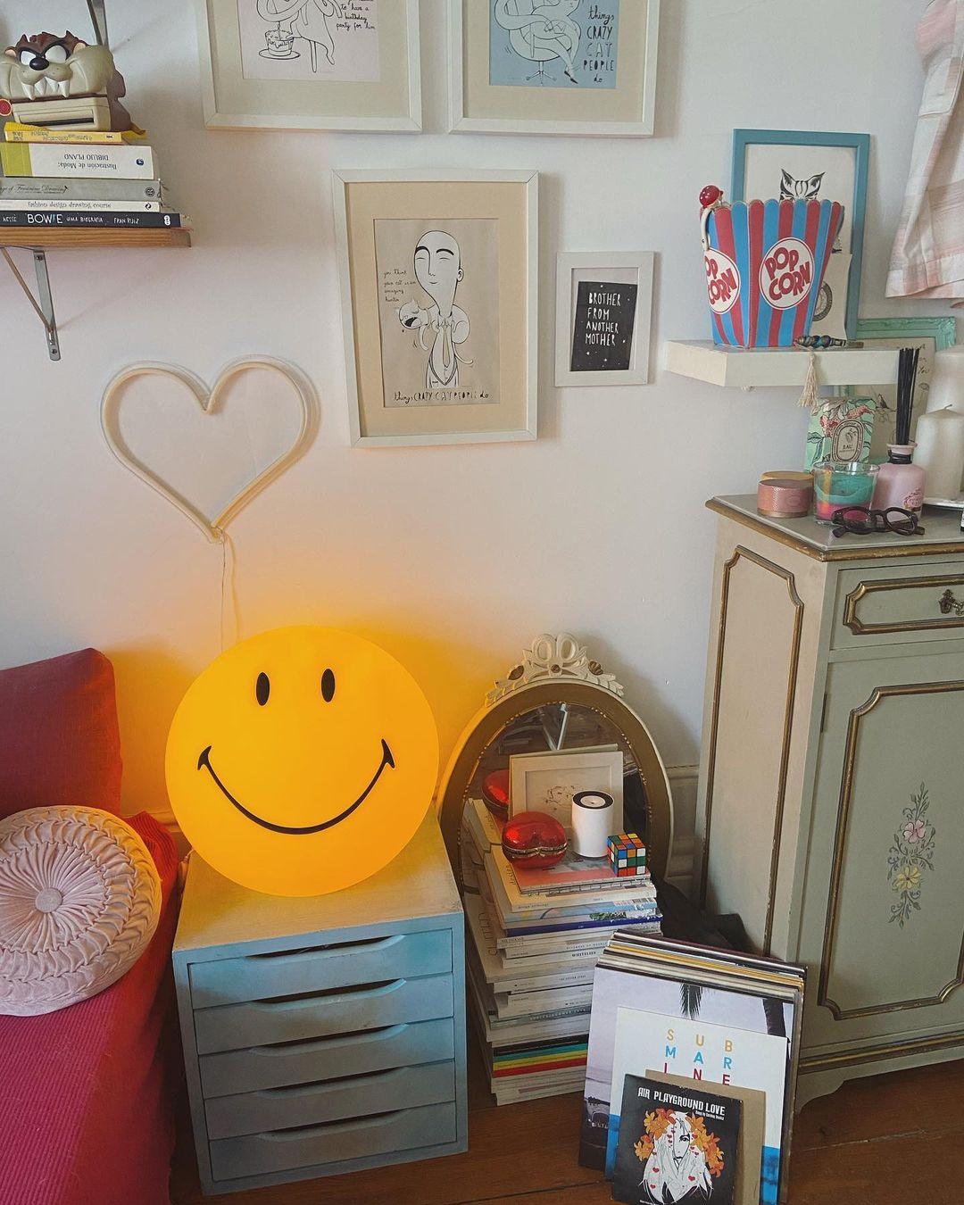 Smiling Table Lamp - Cueteks