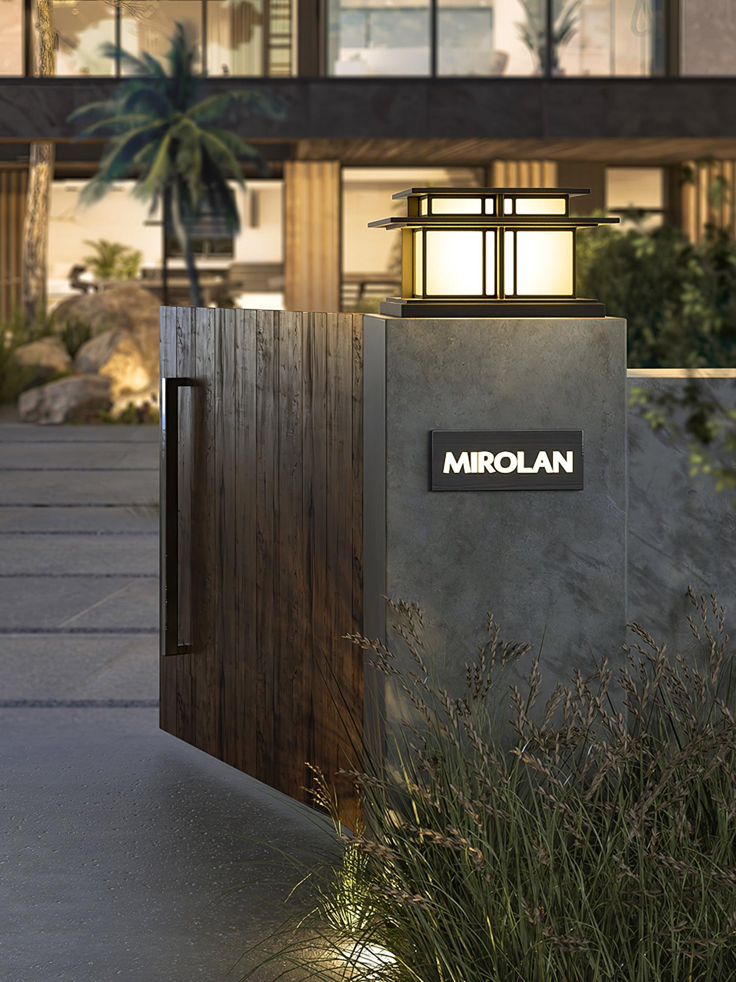 Boilyn Outdoor Pillar Light - Cueteks