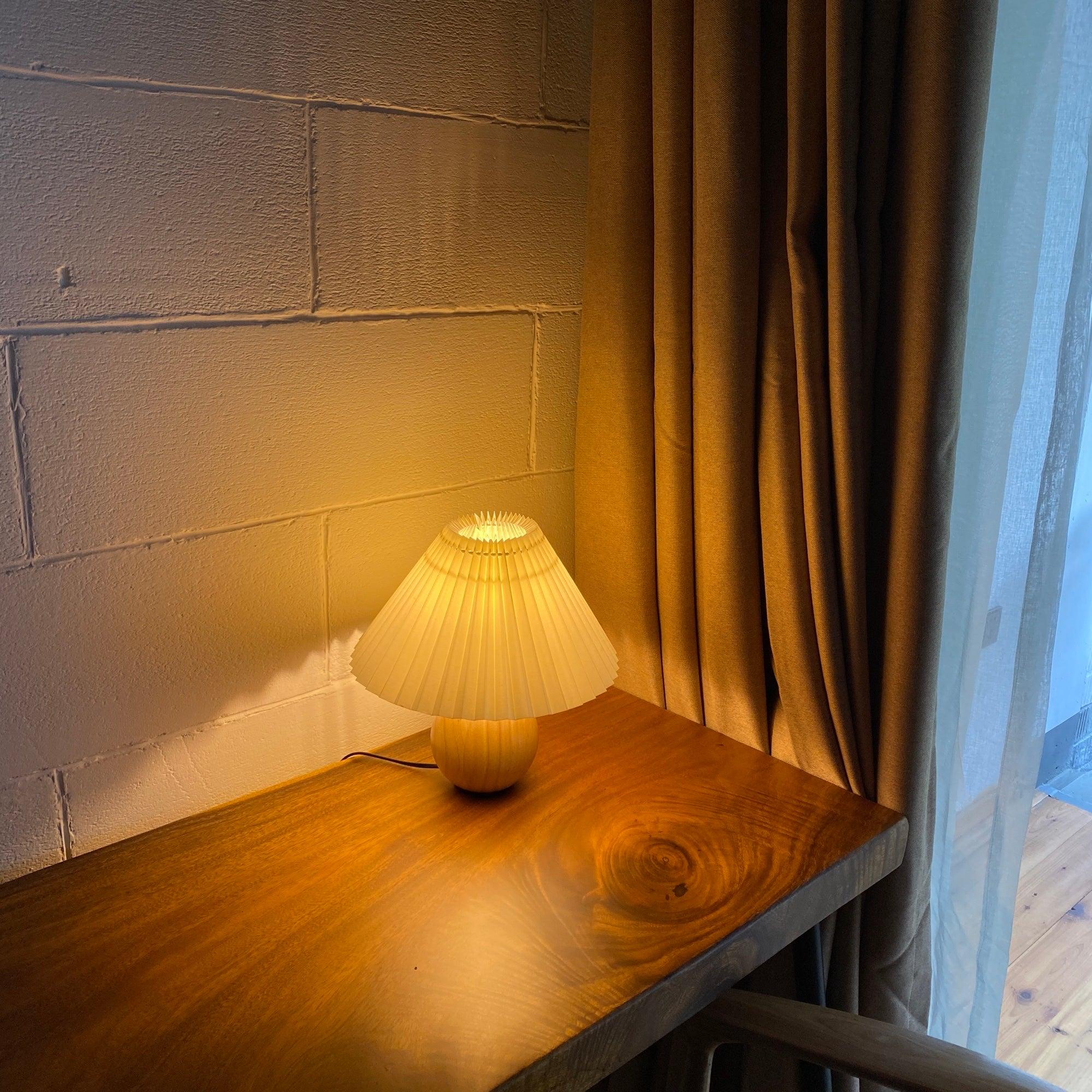 Wooden Pleated Table Lamp - Cueteks