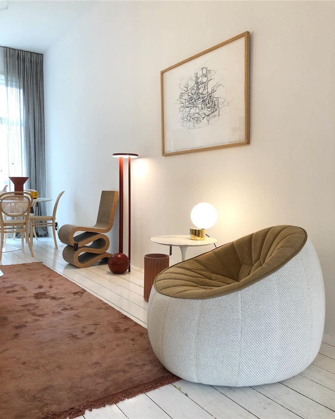 Tip of The Tongue Table Lamp - Cueteks
