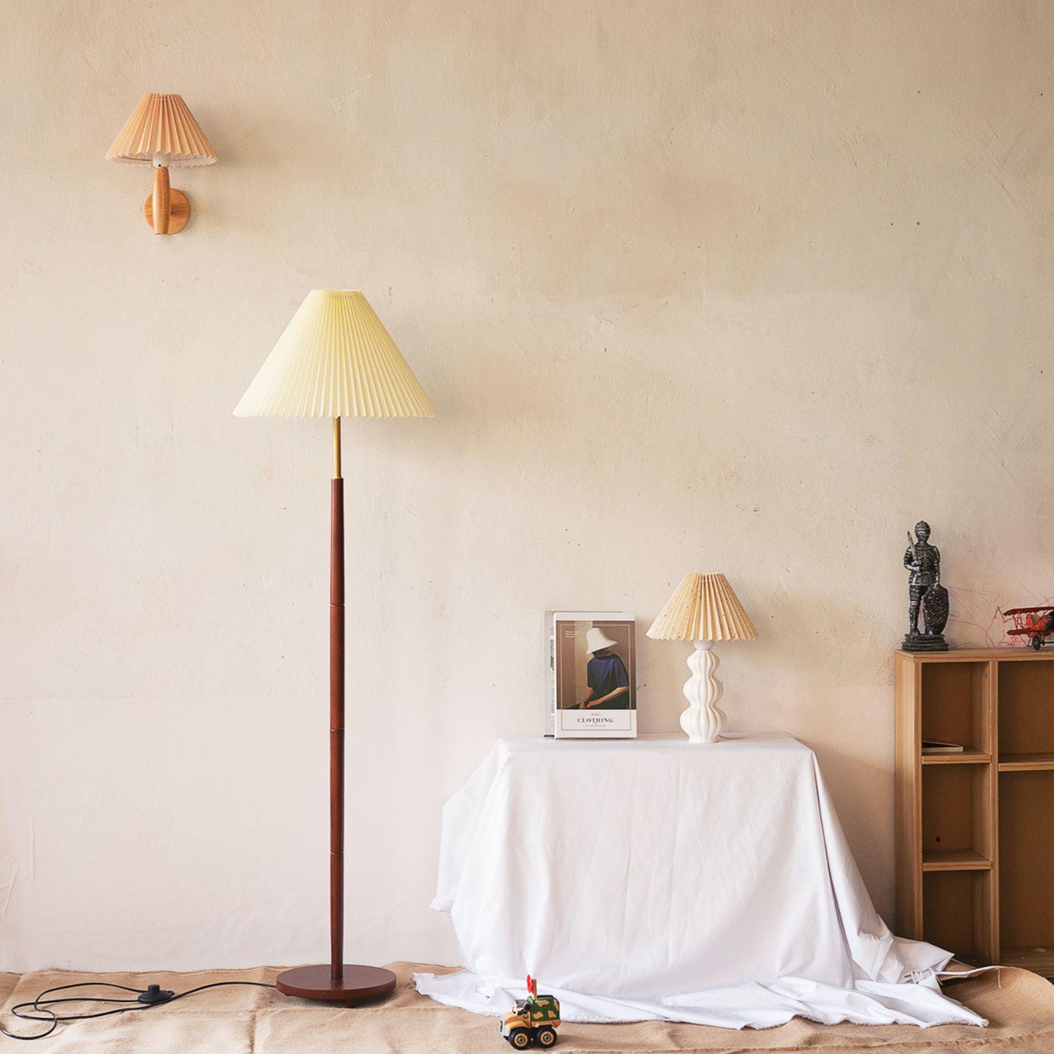Room display with Leo table lamp and separate floor lamp