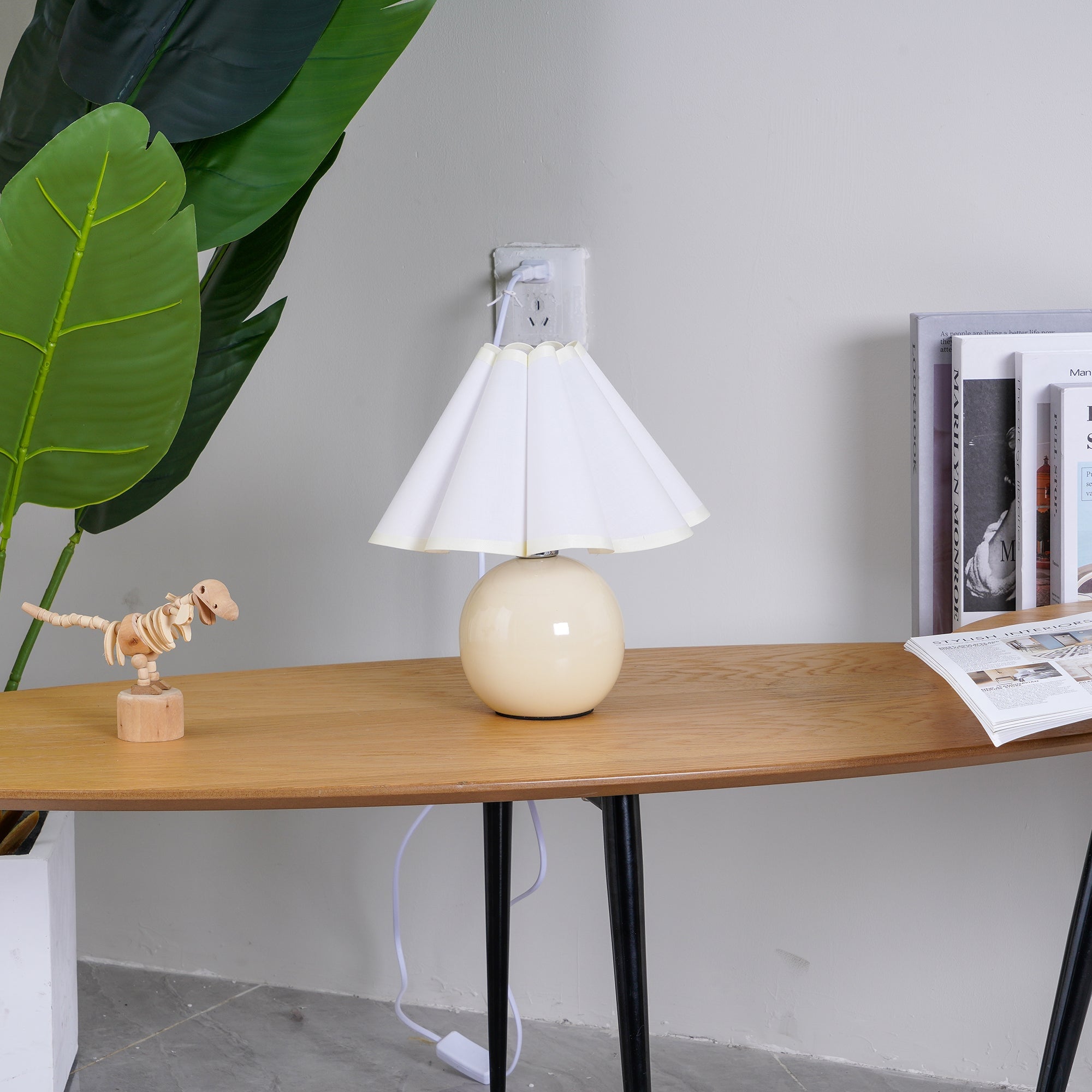 Kicsi Knife Pleat Table Lamp - Cueteks
