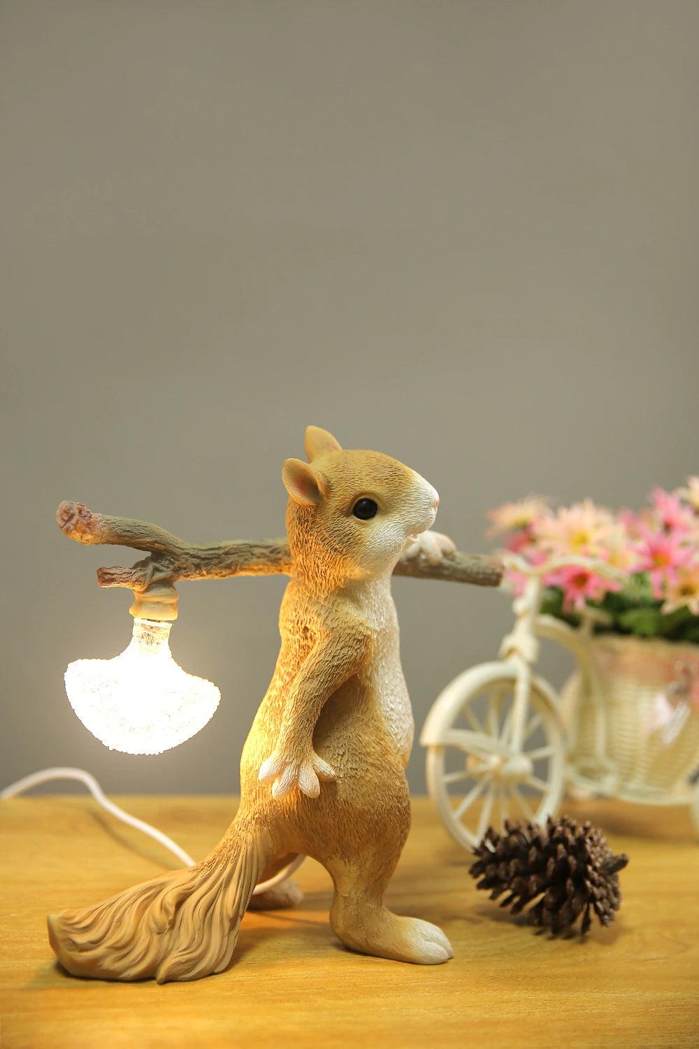 Squirrel Table Lamp - Cueteks